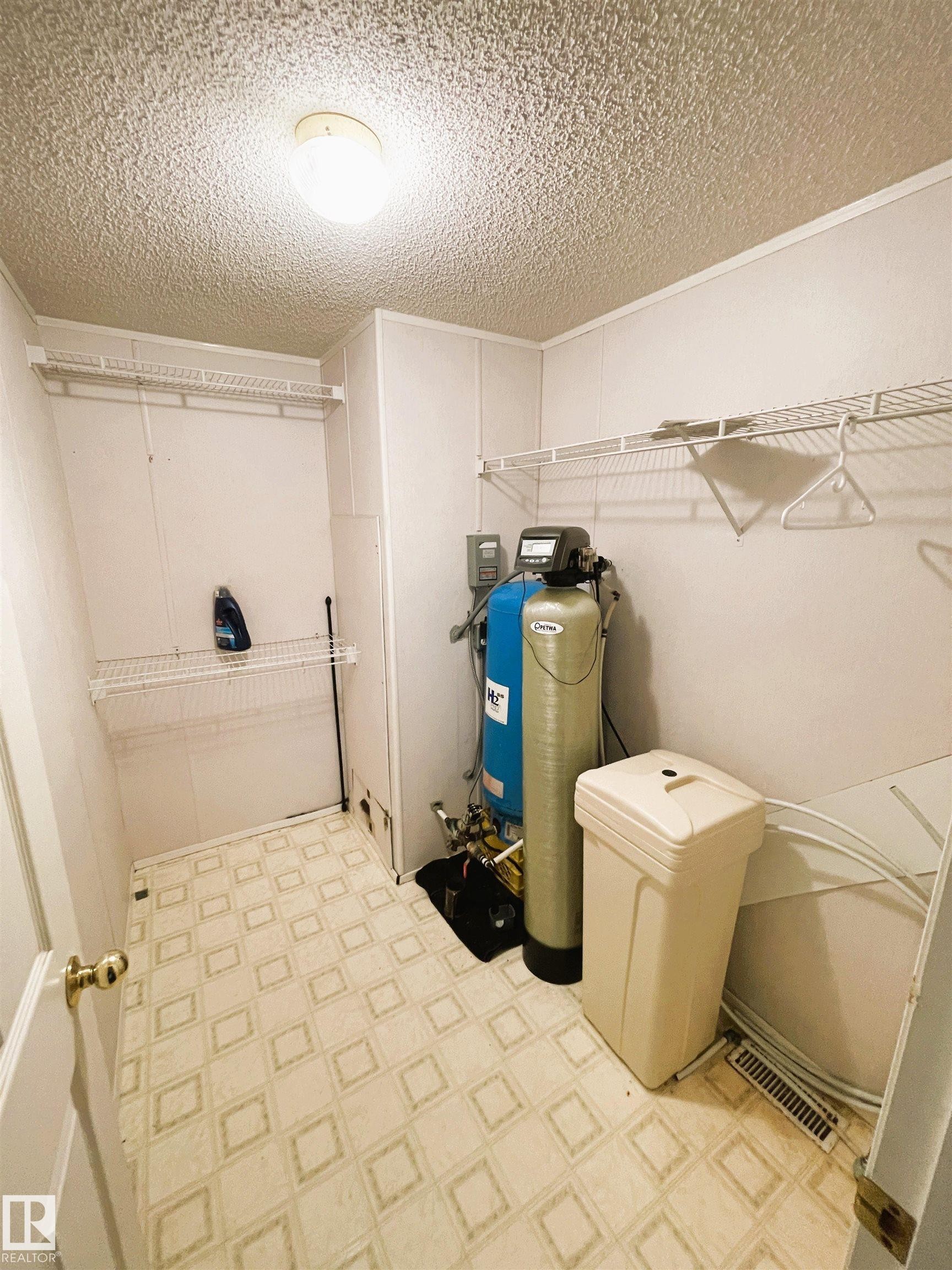 59502 Rge Rd 102, Rural St. Paul County, AB - Indoor