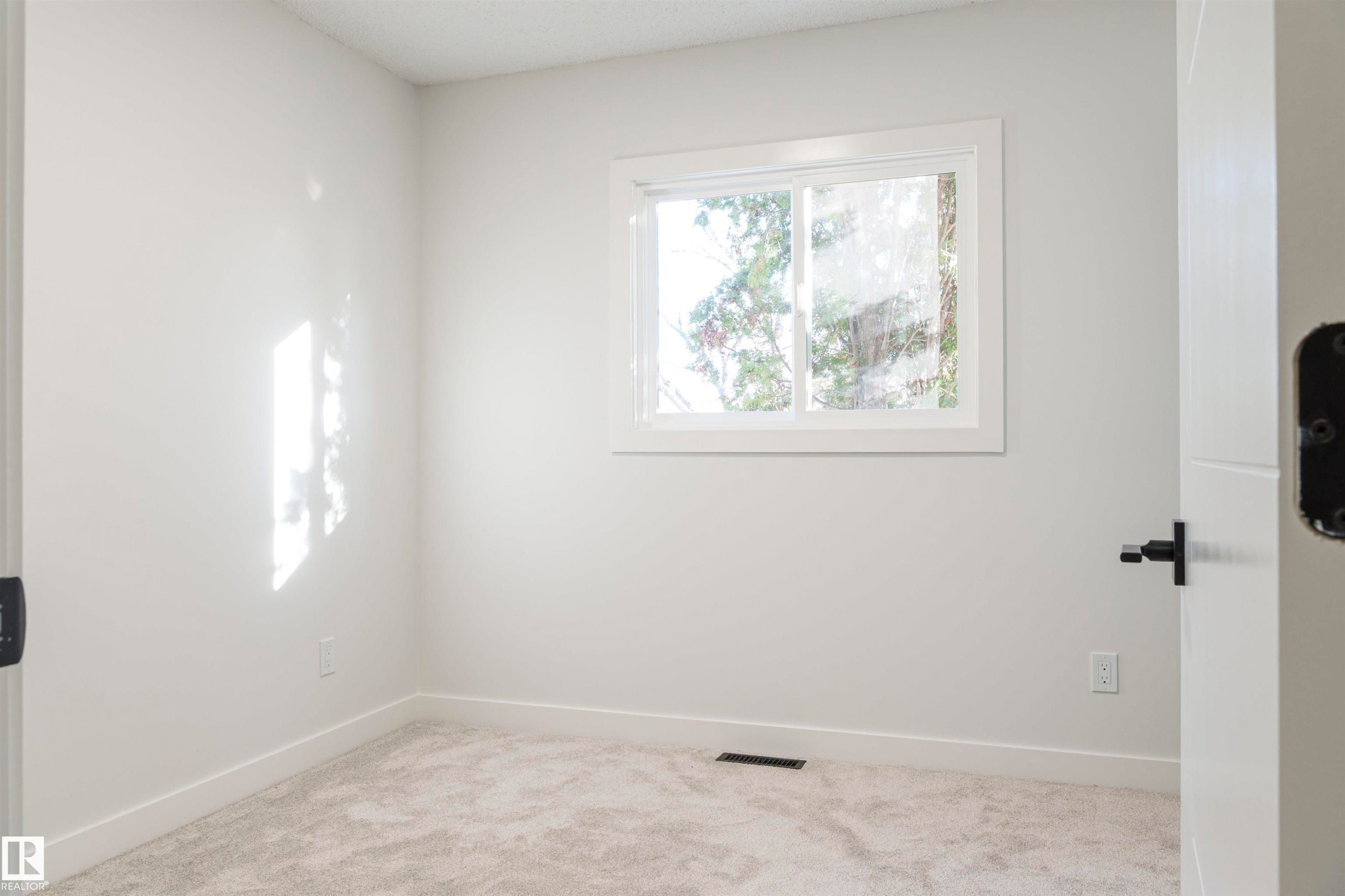 18418 62B Avenue, Edmonton, AB - Indoor Photo Showing Other Room