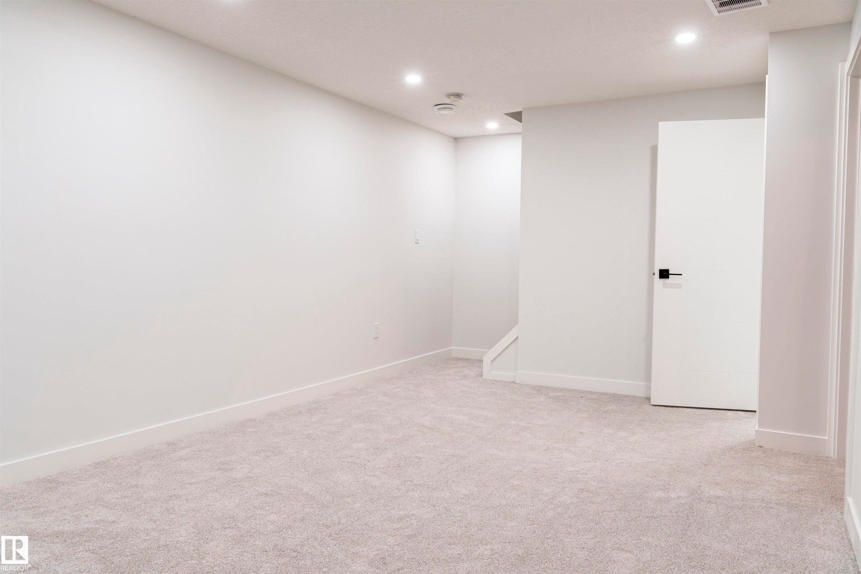 18418 62B Avenue, Edmonton, AB - Indoor Photo Showing Other Room