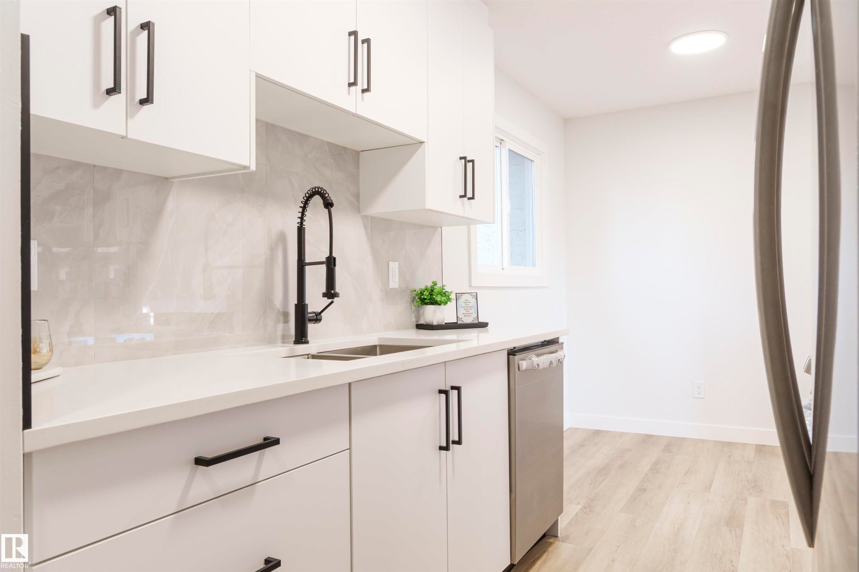 18418 62B Avenue, Edmonton, AB - Indoor Photo Showing Kitchen