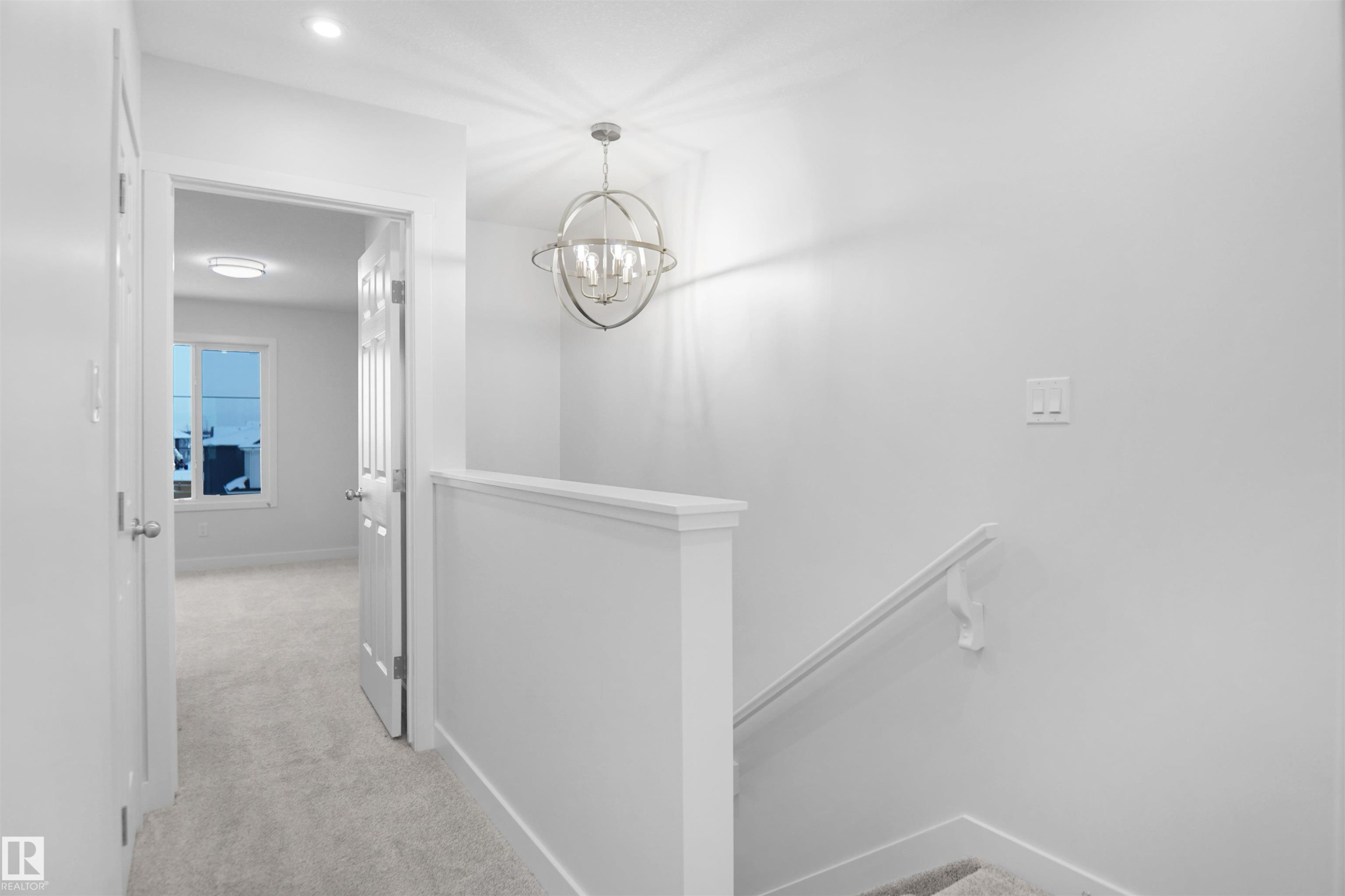 930 19 Avenue, Edmonton, AB - Indoor Photo Showing Other Room