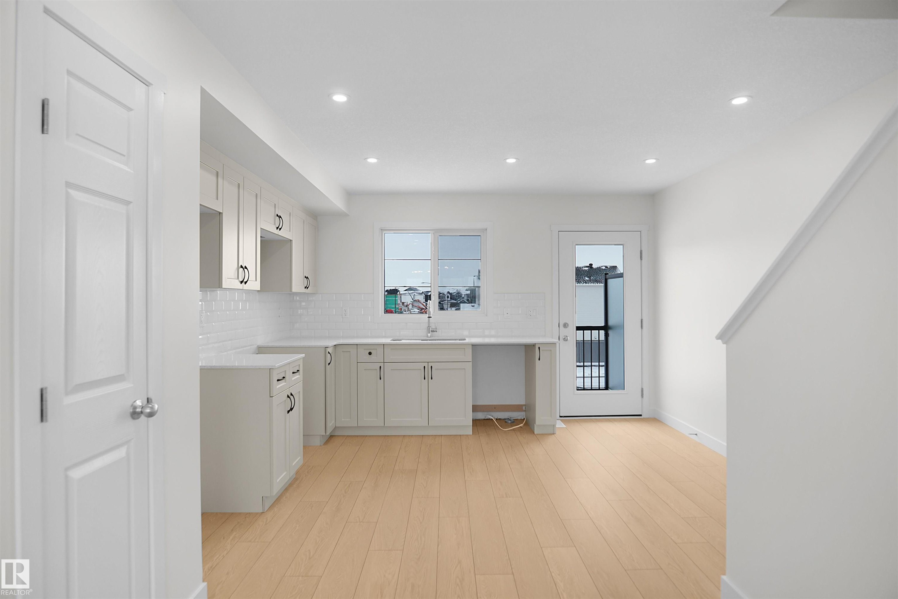 5131 River'S Edge Way, Edmonton, AB - Indoor Photo Showing Kitchen