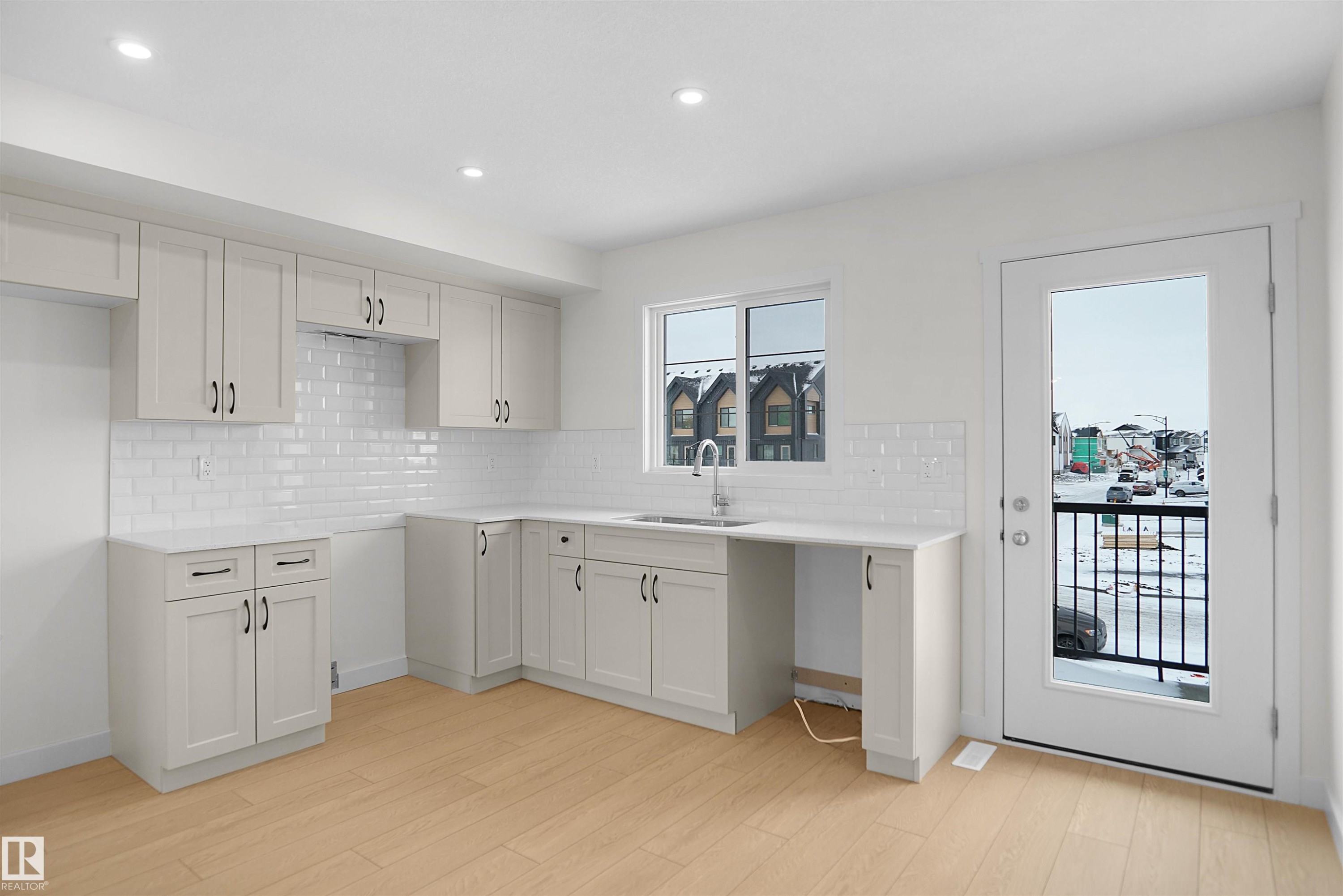 5131 River'S Edge Way, Edmonton, AB - Indoor Photo Showing Kitchen