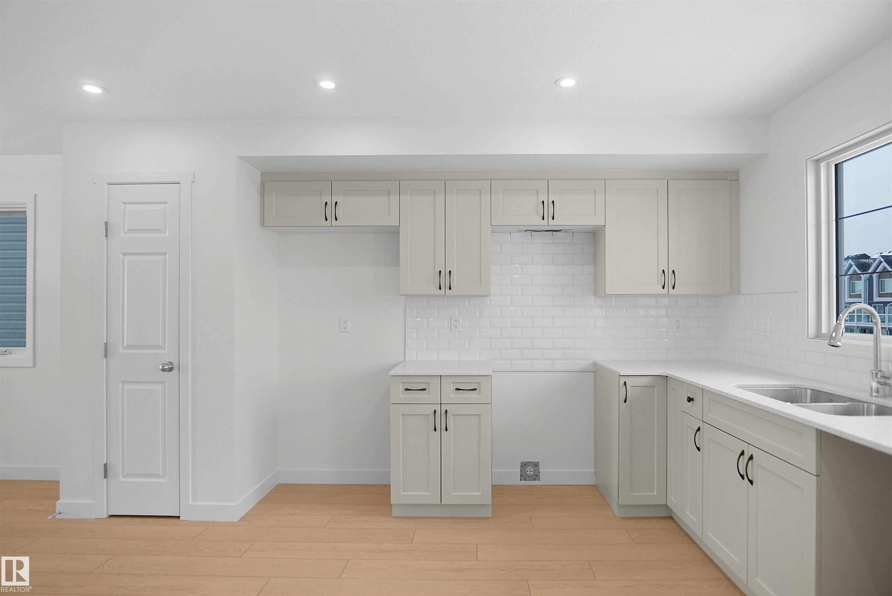 5131 River'S Edge Way, Edmonton, AB - Indoor Photo Showing Kitchen With Double Sink