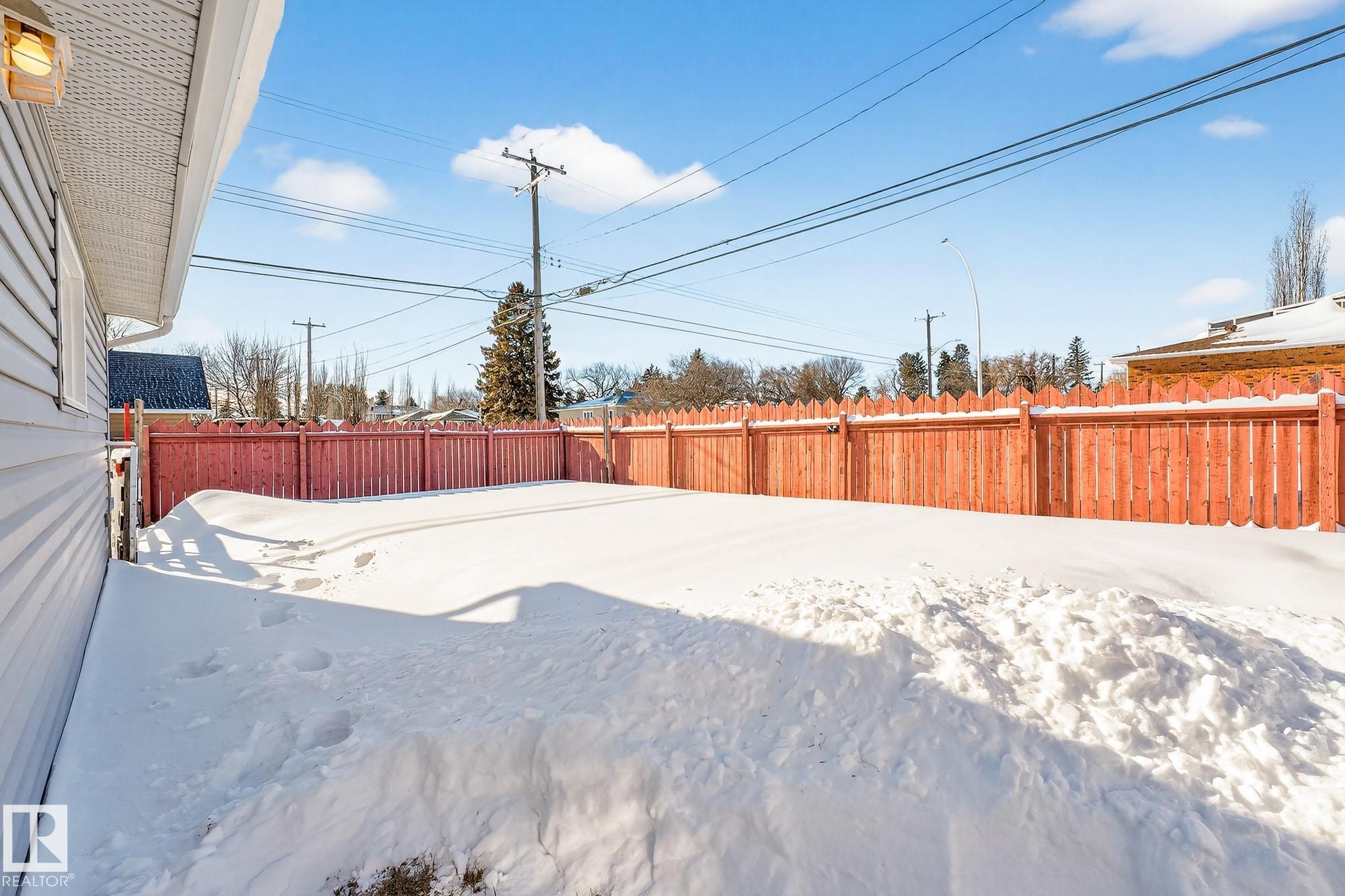 View of fenced backyard - 4645 115 Avenue, Edmonton, AB - Outdoor