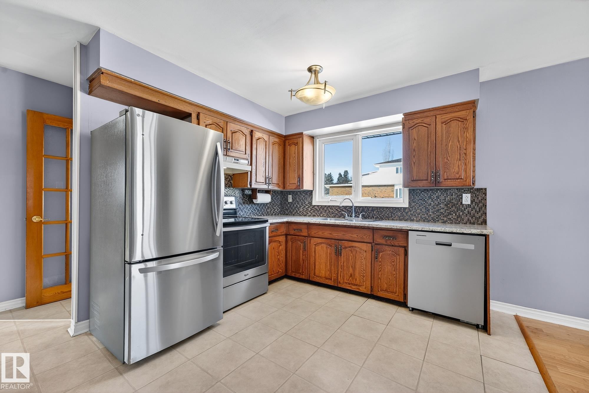 4645 115 Avenue, Edmonton, AB - Indoor Photo Showing Kitchen With Stainless Steel Kitchen