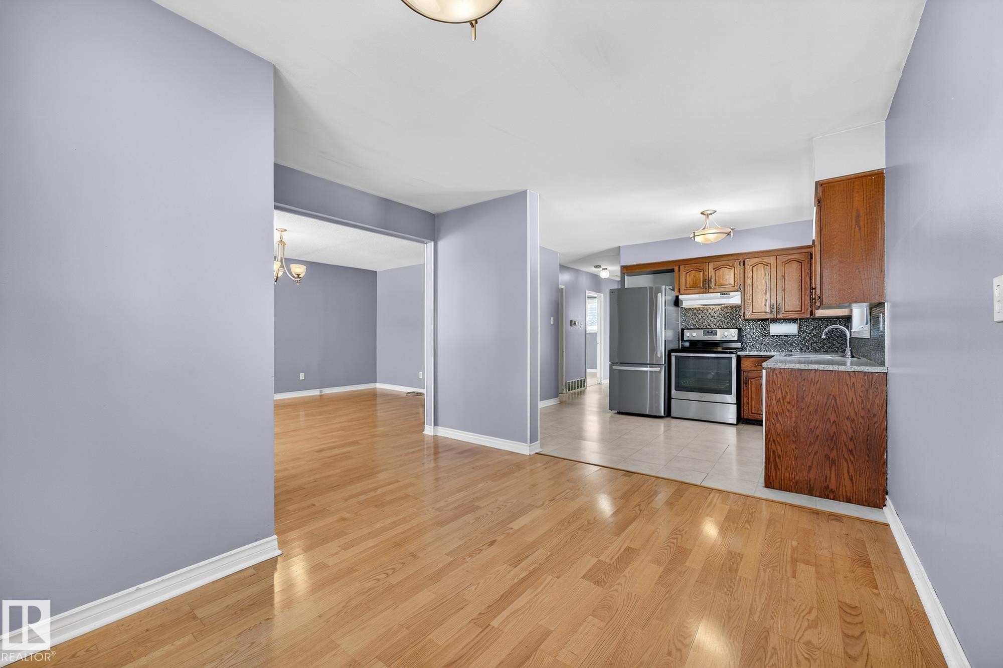 4645 115 Avenue, Edmonton, AB - Indoor Photo Showing Kitchen