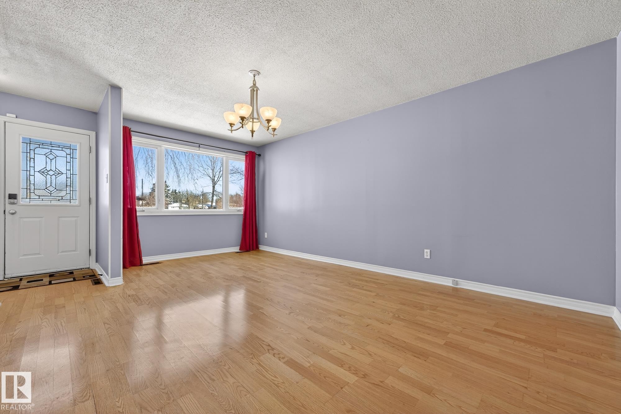 4645 115 Avenue, Edmonton, AB - Indoor Photo Showing Other Room