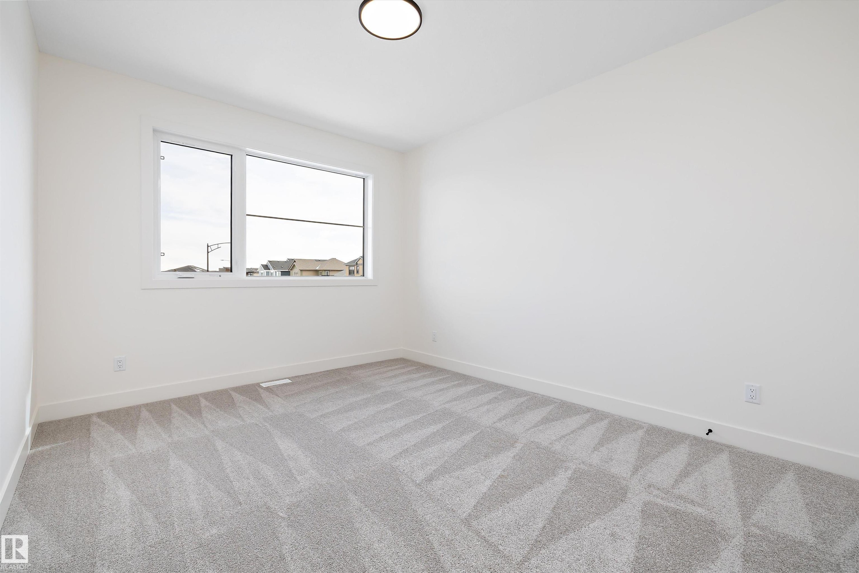 Spare room with light colored carpet - 6871 Knox Loop Sw, Edmonton, AB - Indoor Photo Showing Other Room