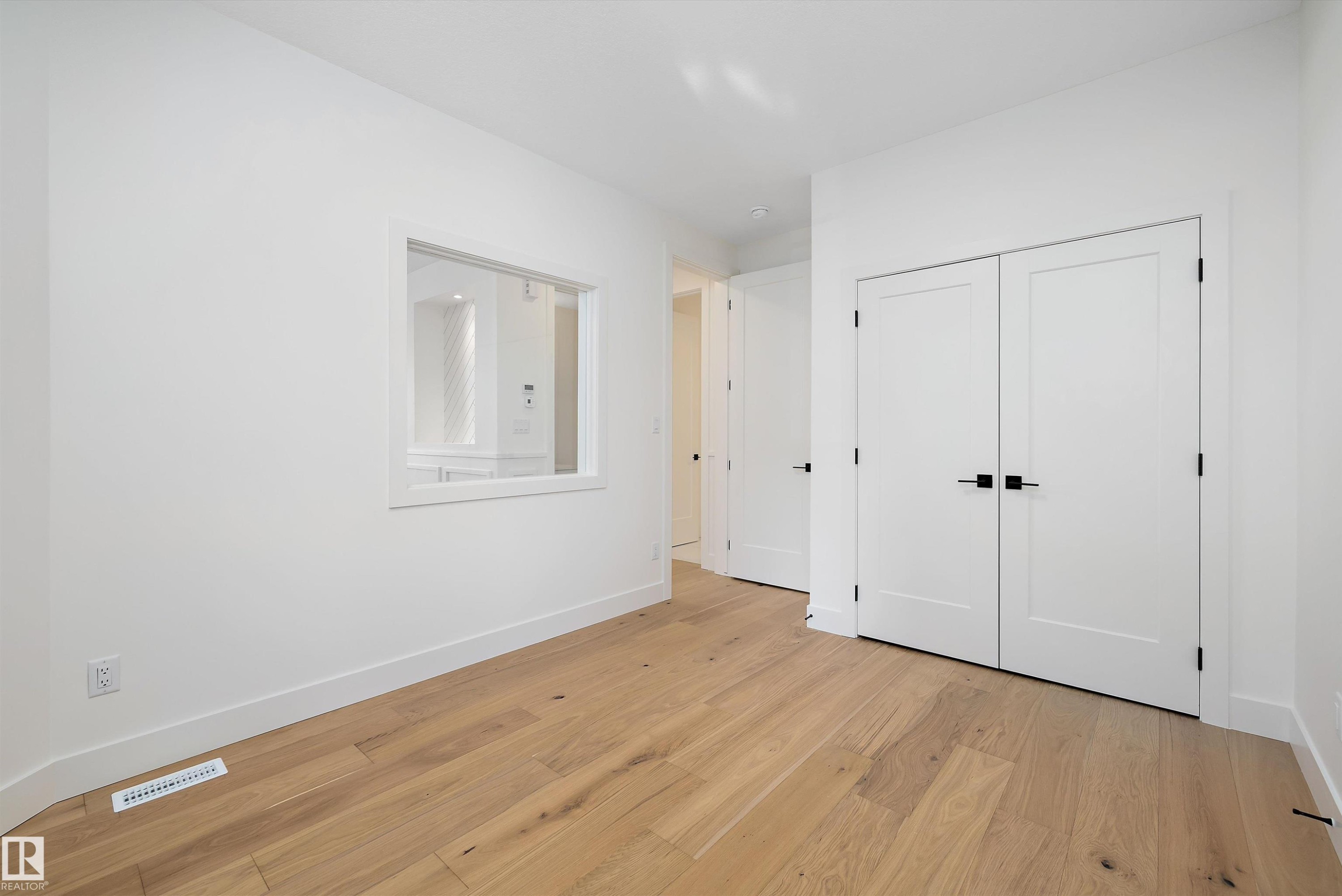 Unfurnished bedroom with light wood finished floors and a closet - 6871 Knox Loop Sw, Edmonton, AB - Indoor Photo Showing Other Room