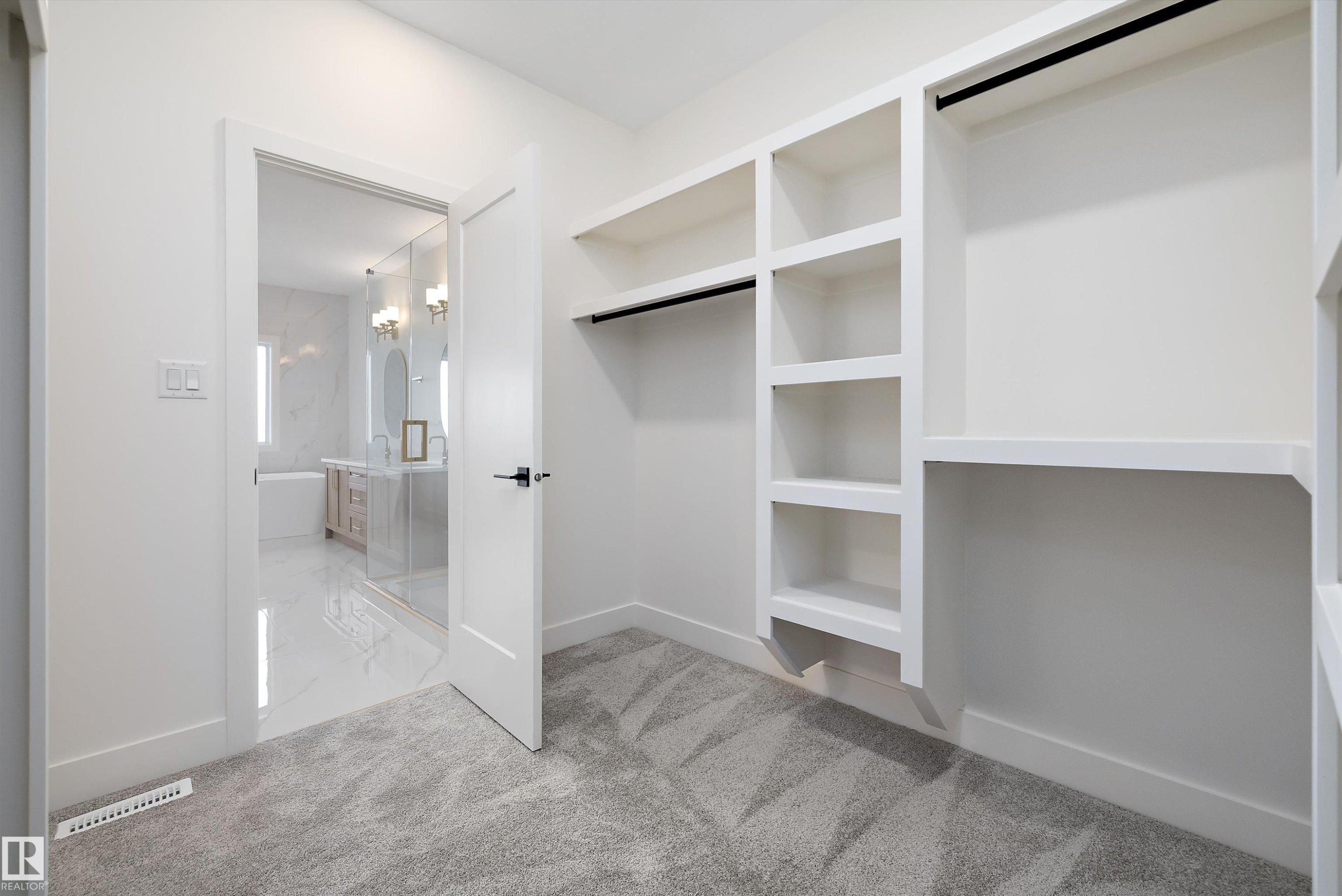 Walk in closet featuring light carpet - 6871 Knox Loop Sw, Edmonton, AB - Indoor With Storage