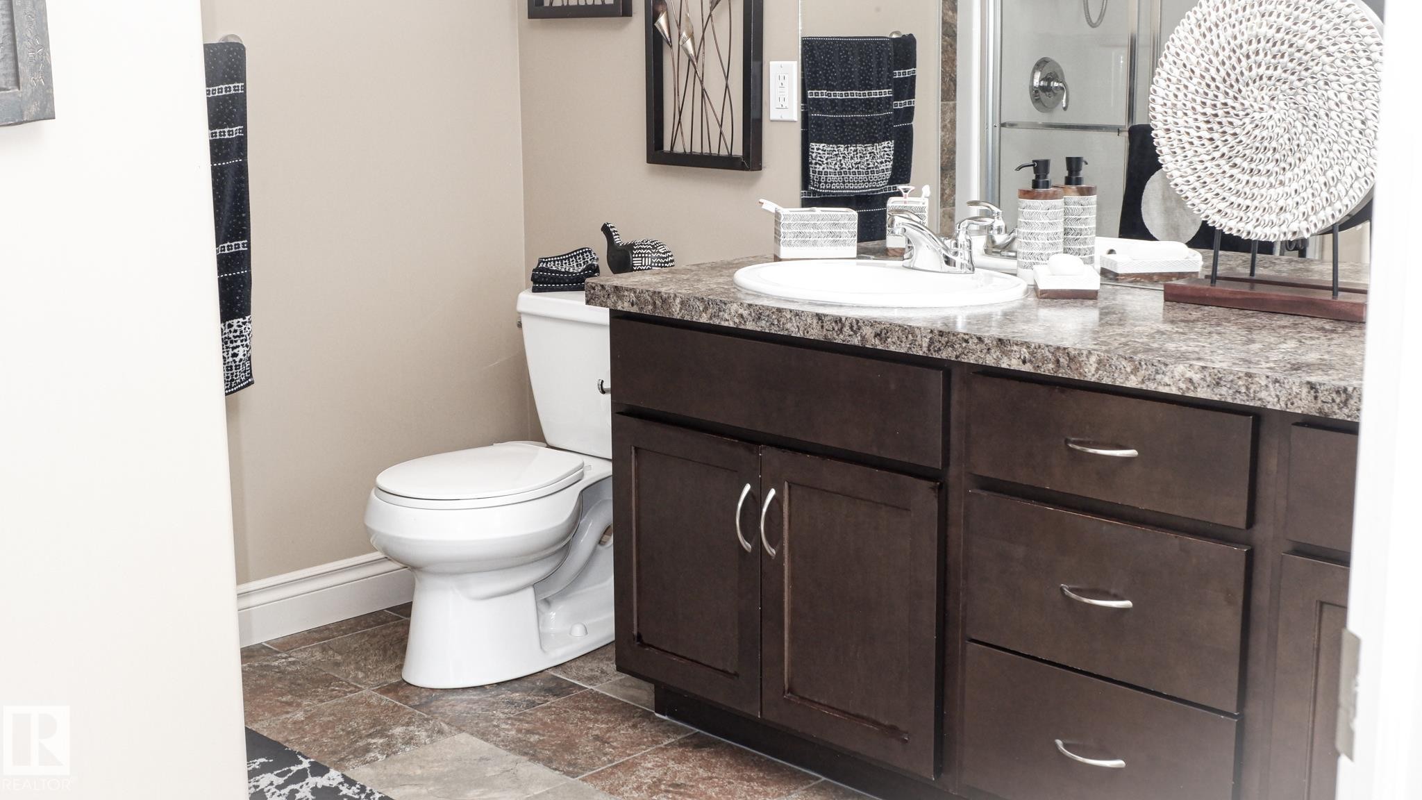 3619 Goodridge Crescent, Edmonton, AB - Indoor Photo Showing Bathroom