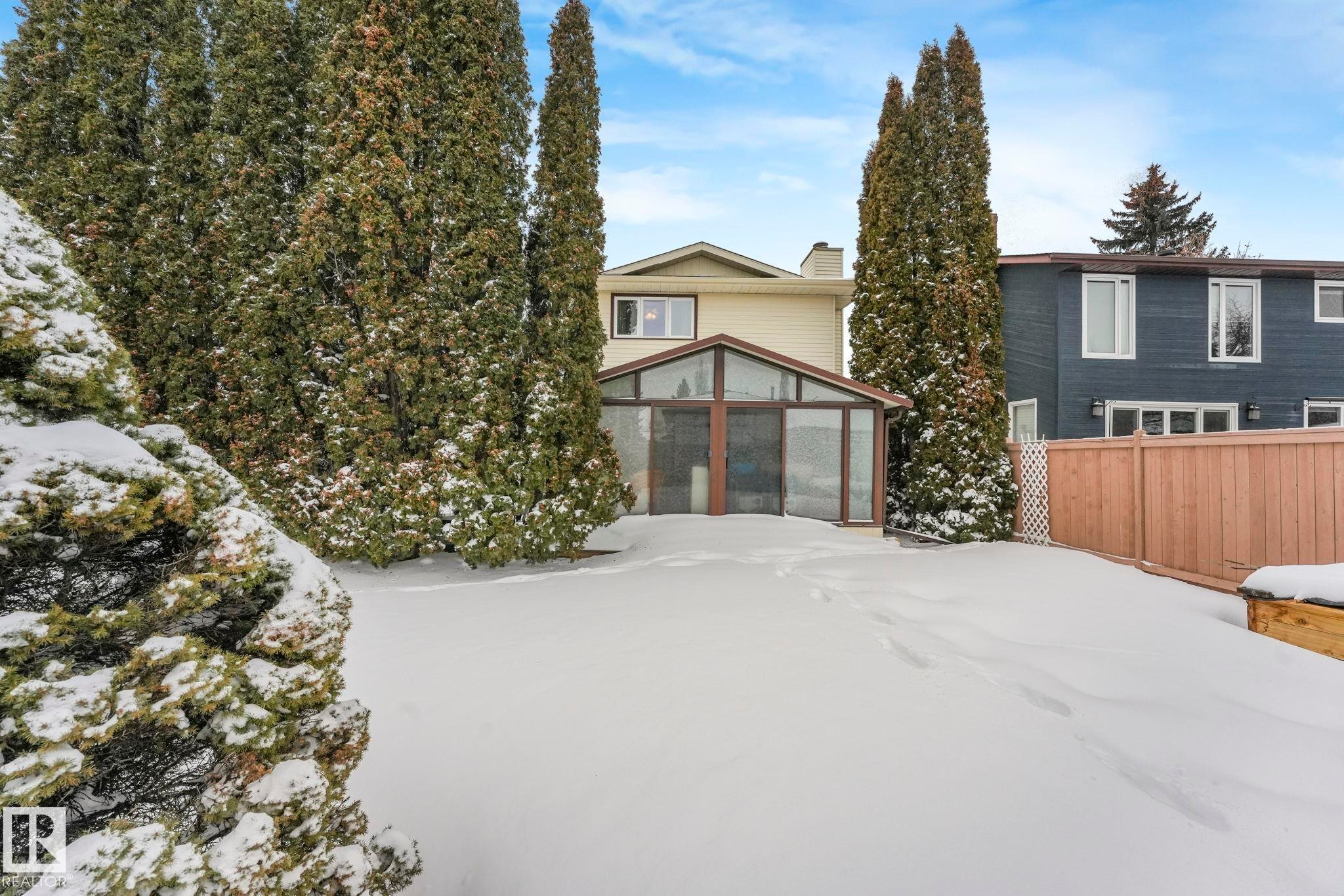 View of front of house featuring a sunroom and a chimney - 15909 112 B Street Nw, Edmonton, AB - Outdoor