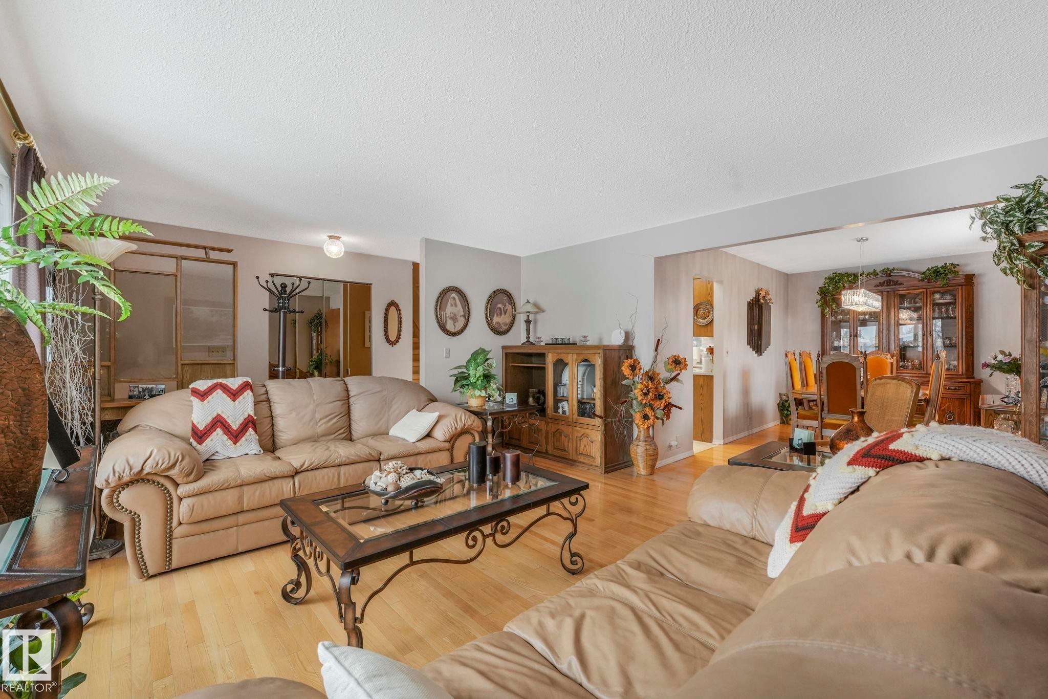 Living area with wood finished floors and a textured ceiling - 15909 112 B Street Nw, Edmonton, AB - Indoor Photo Showing Living Room