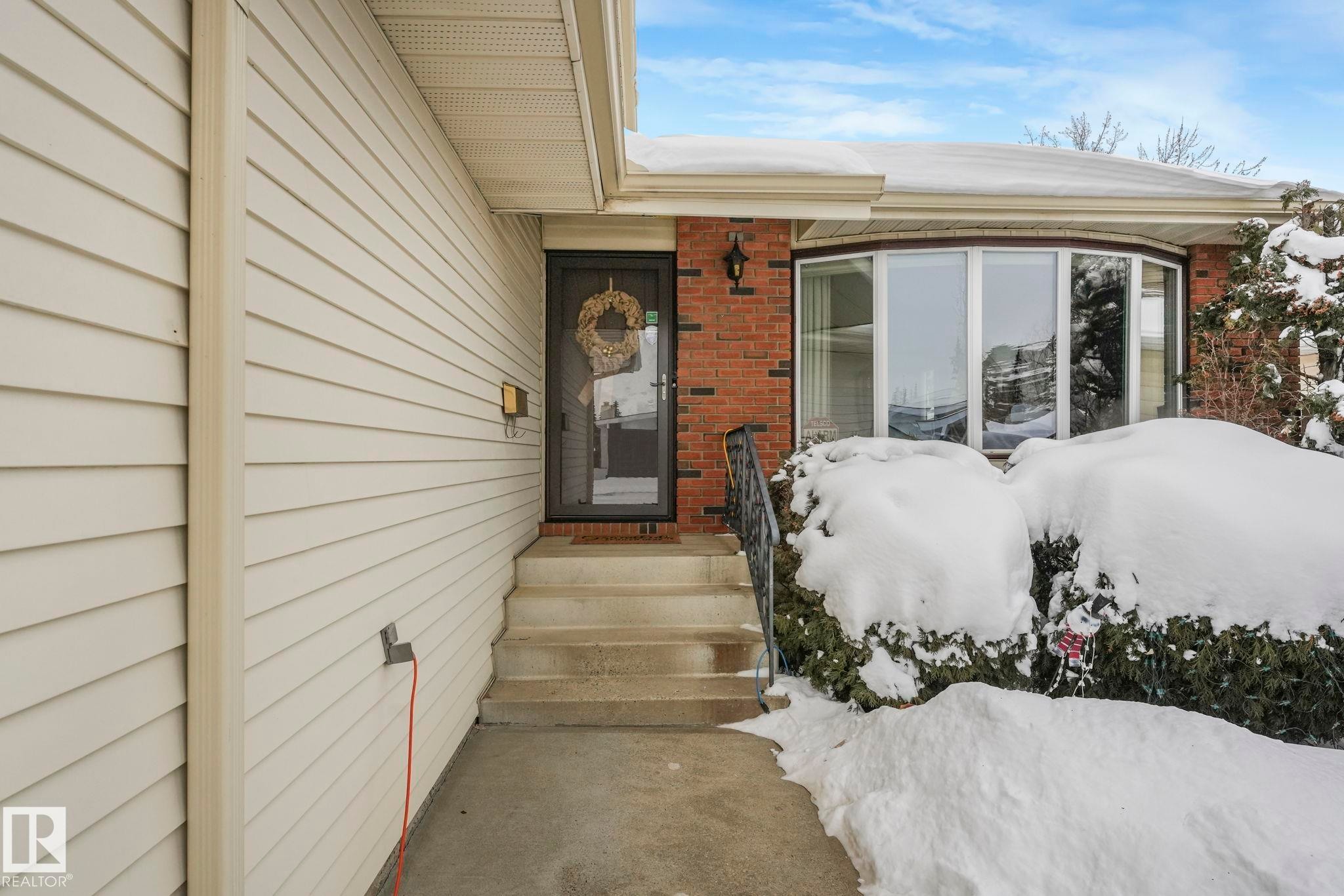Entrance to property with brick siding - 15909 112 B Street Nw, Edmonton, AB - Outdoor