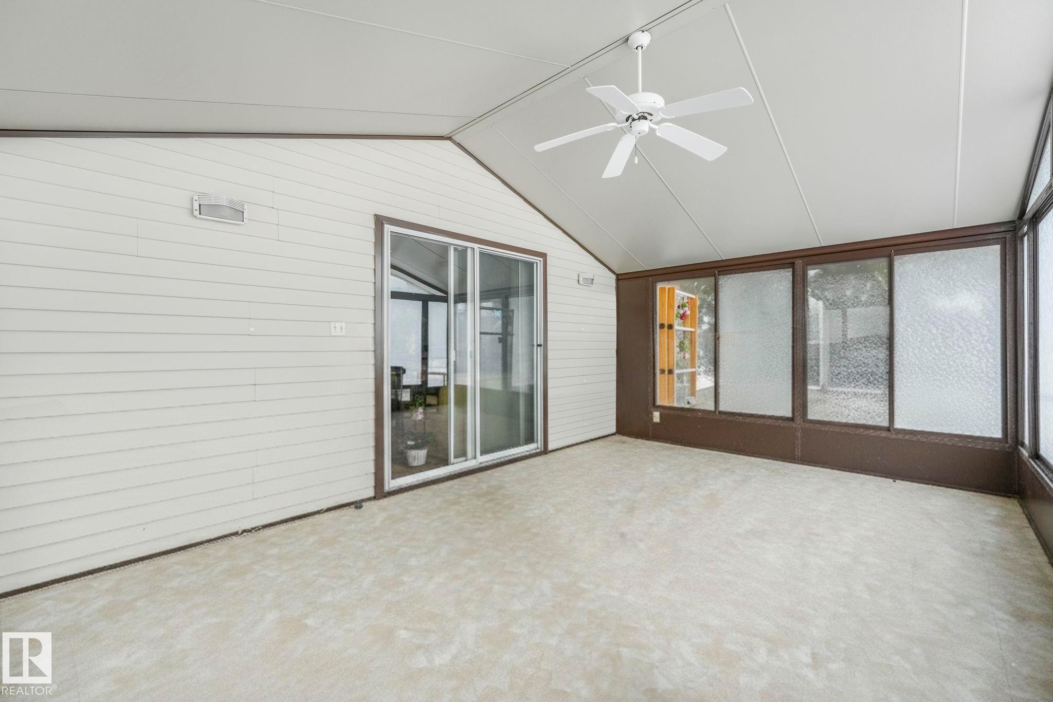 Unfurnished sunroom featuring a ceiling fan - 15909 112 B Street Nw, Edmonton, AB - Indoor Photo Showing Other Room