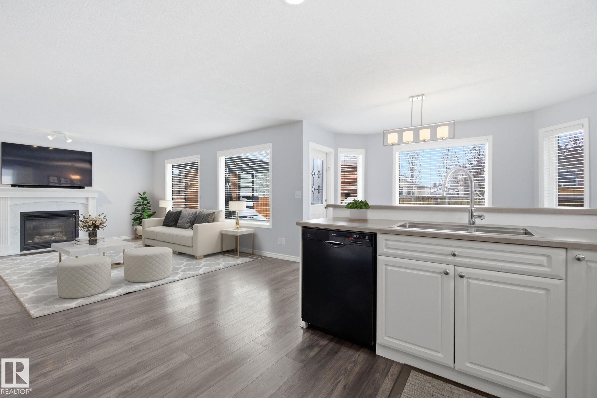 5302 57 Avenue, Stony Plain, AB - Indoor With Fireplace