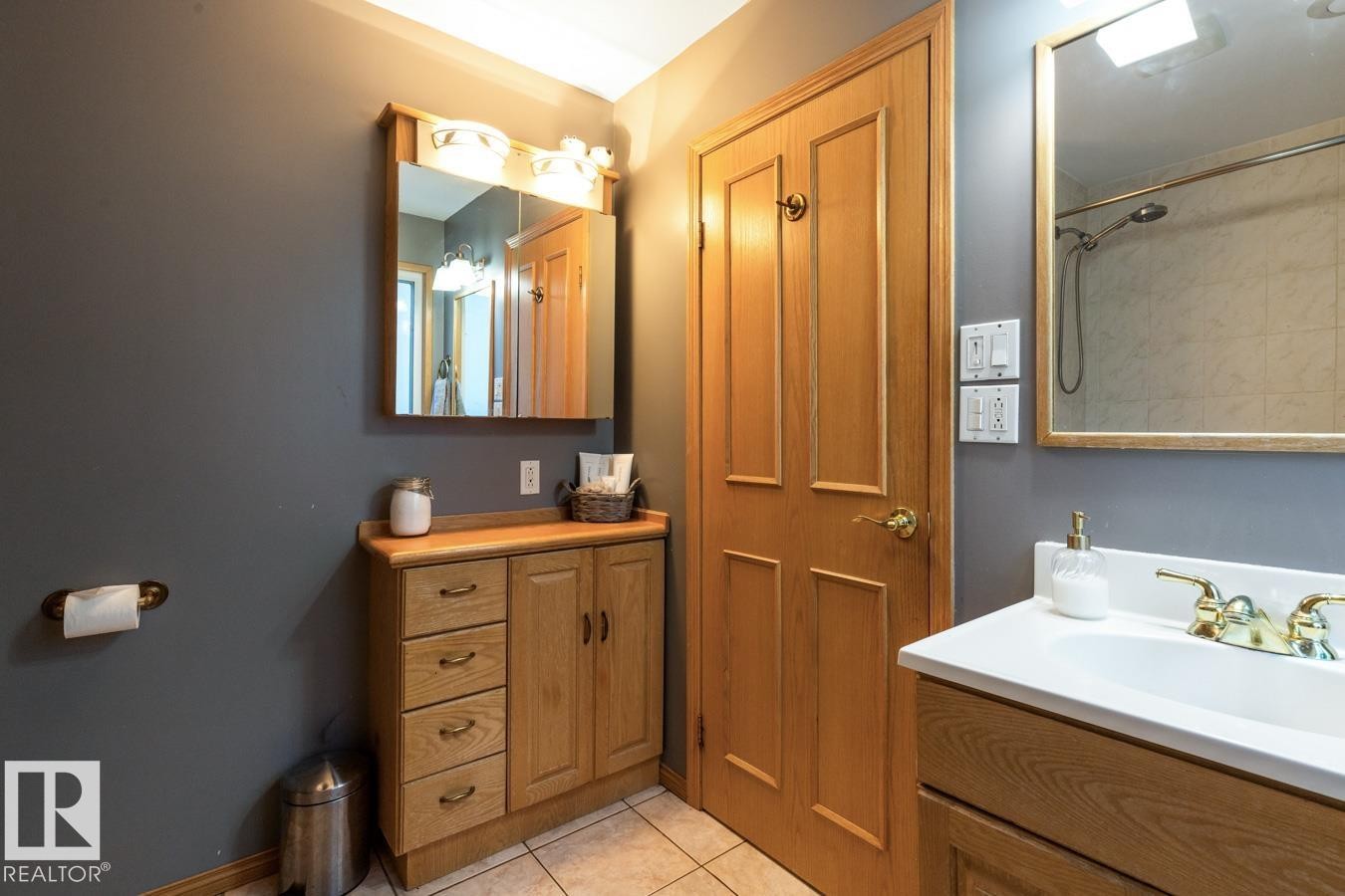 9319 95 Street, Edmonton, AB - Indoor Photo Showing Bathroom