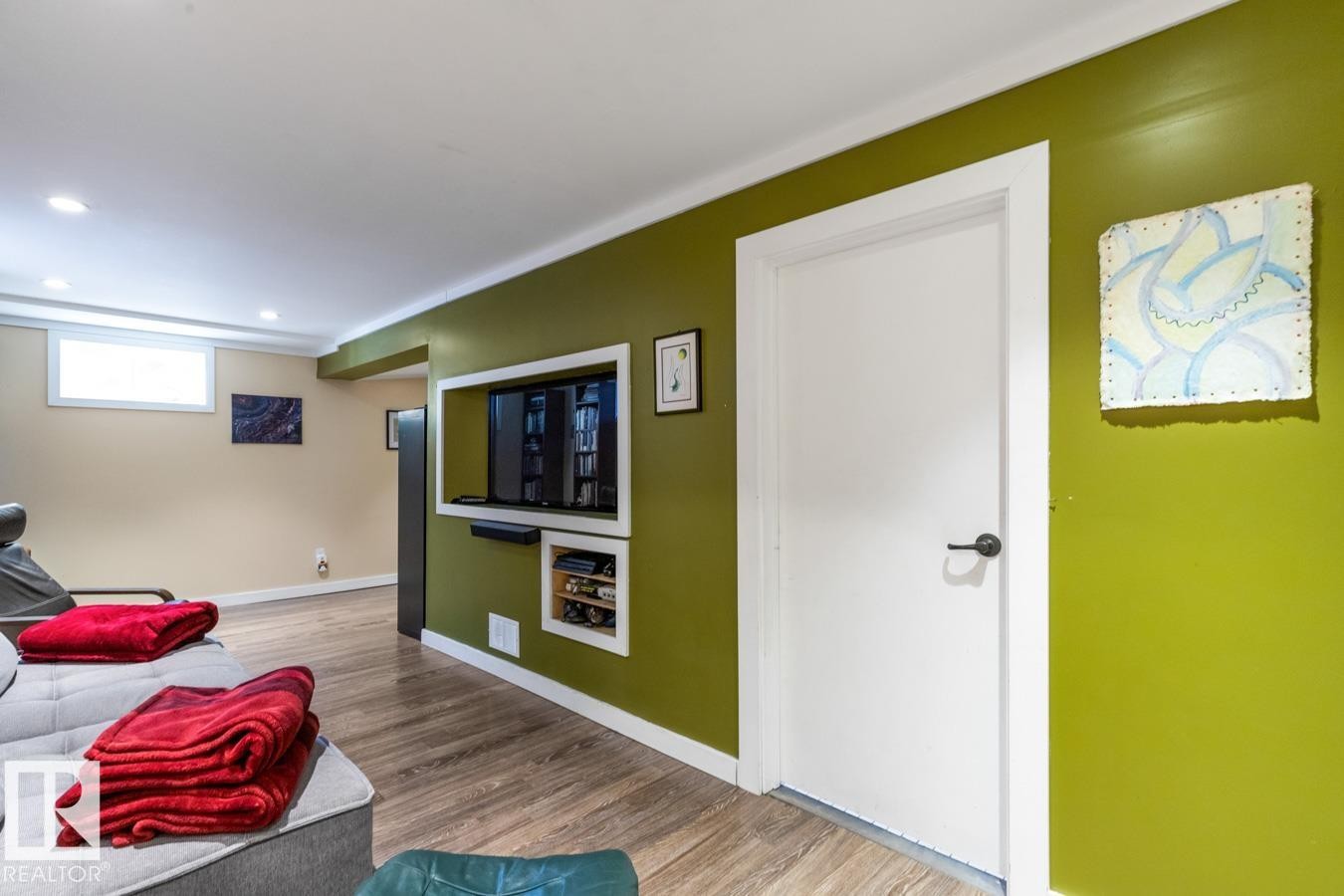 9319 95 Street, Edmonton, AB - Indoor