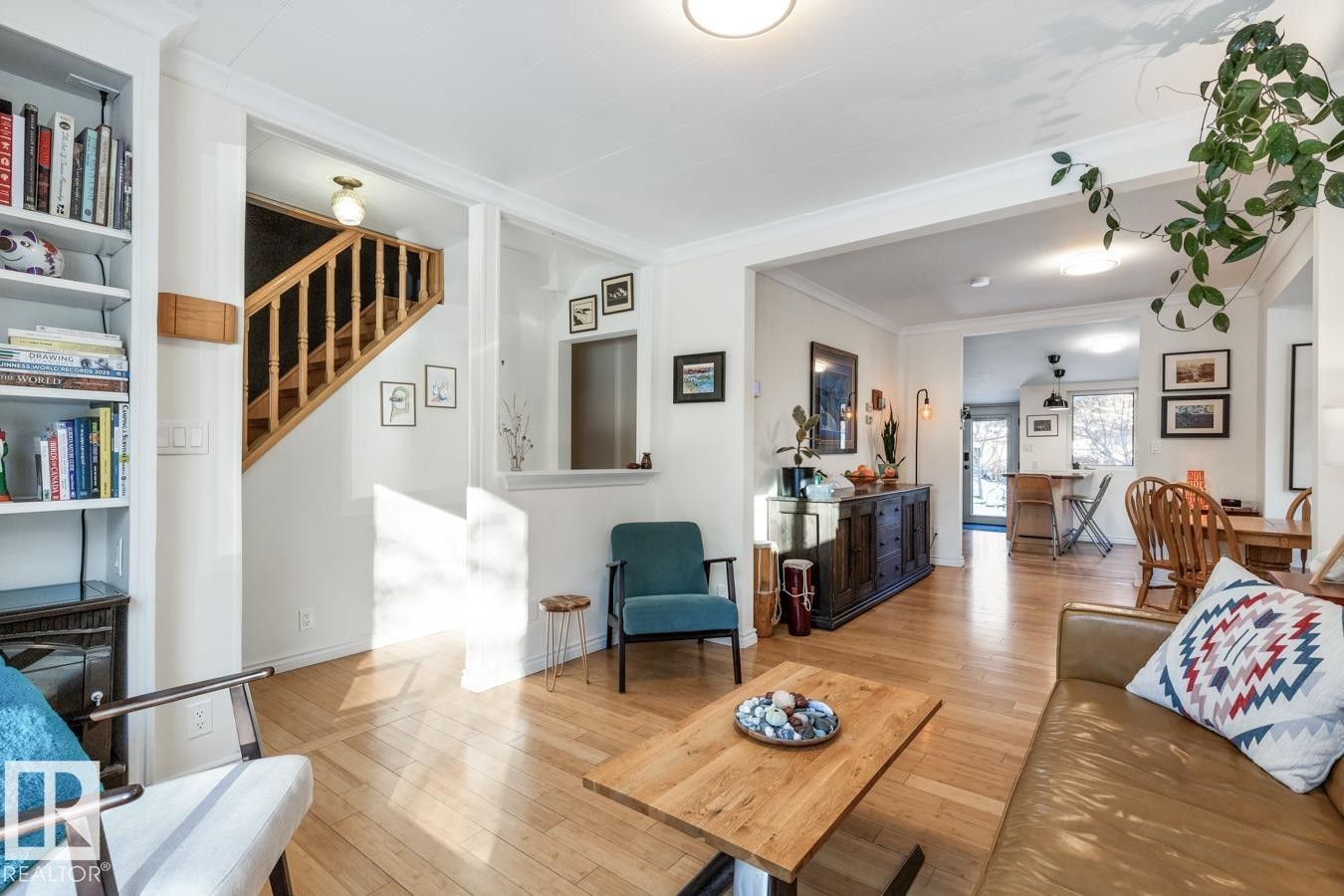9319 95 Street, Edmonton, AB - Indoor Photo Showing Living Room