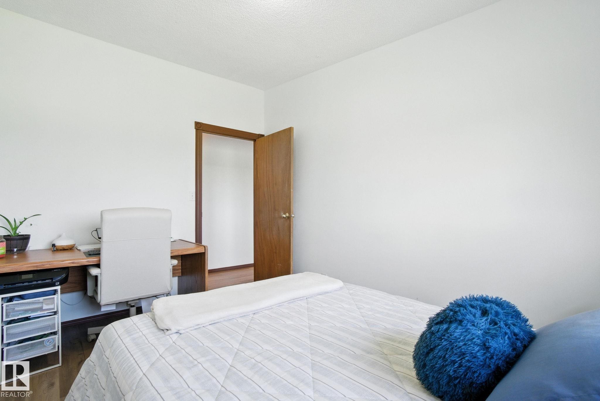 51019 Rge Road 273, Rural Parkland County, AB - Indoor Photo Showing Bedroom