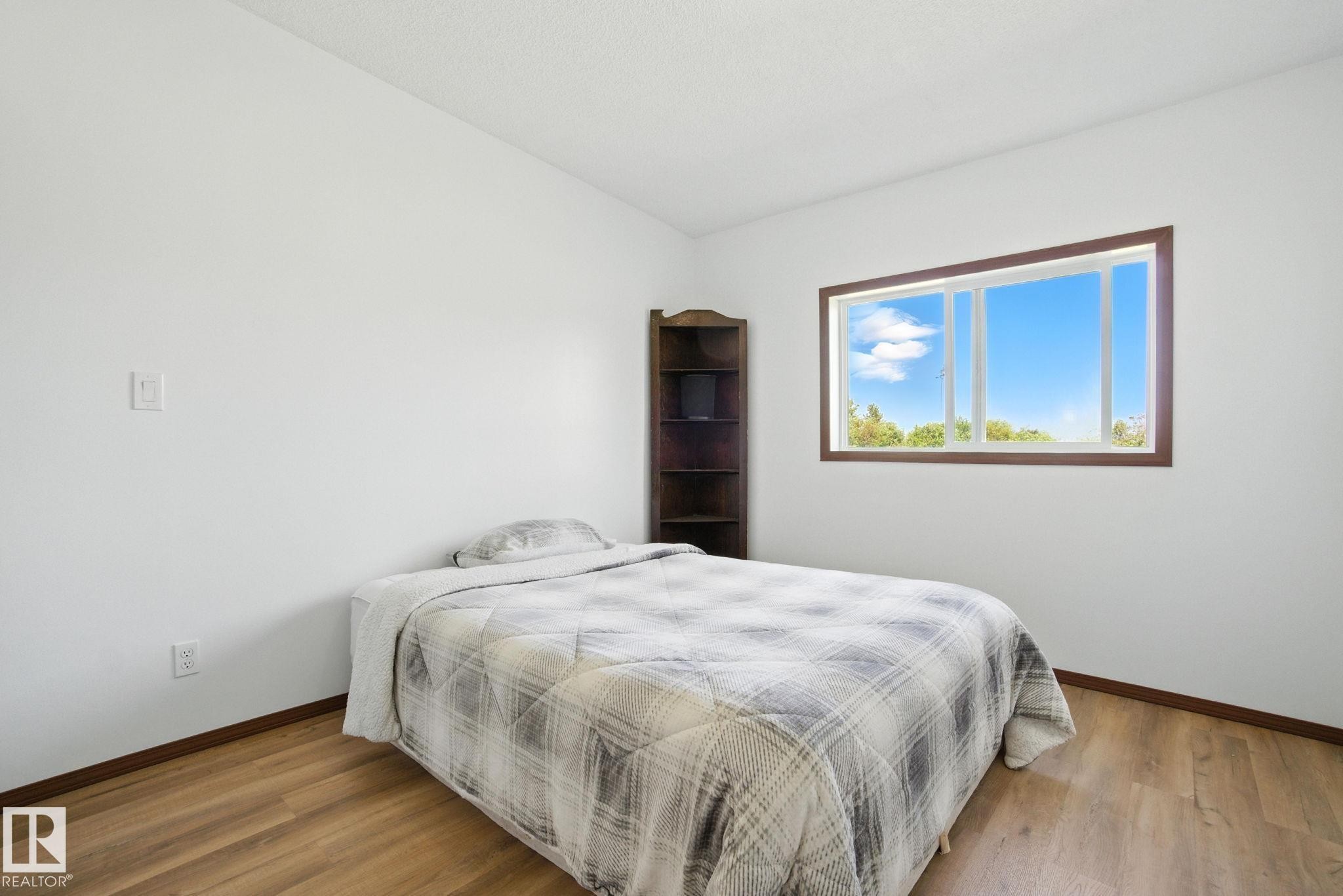51019 Rge Road 273, Rural Parkland County, AB - Indoor Photo Showing Bedroom