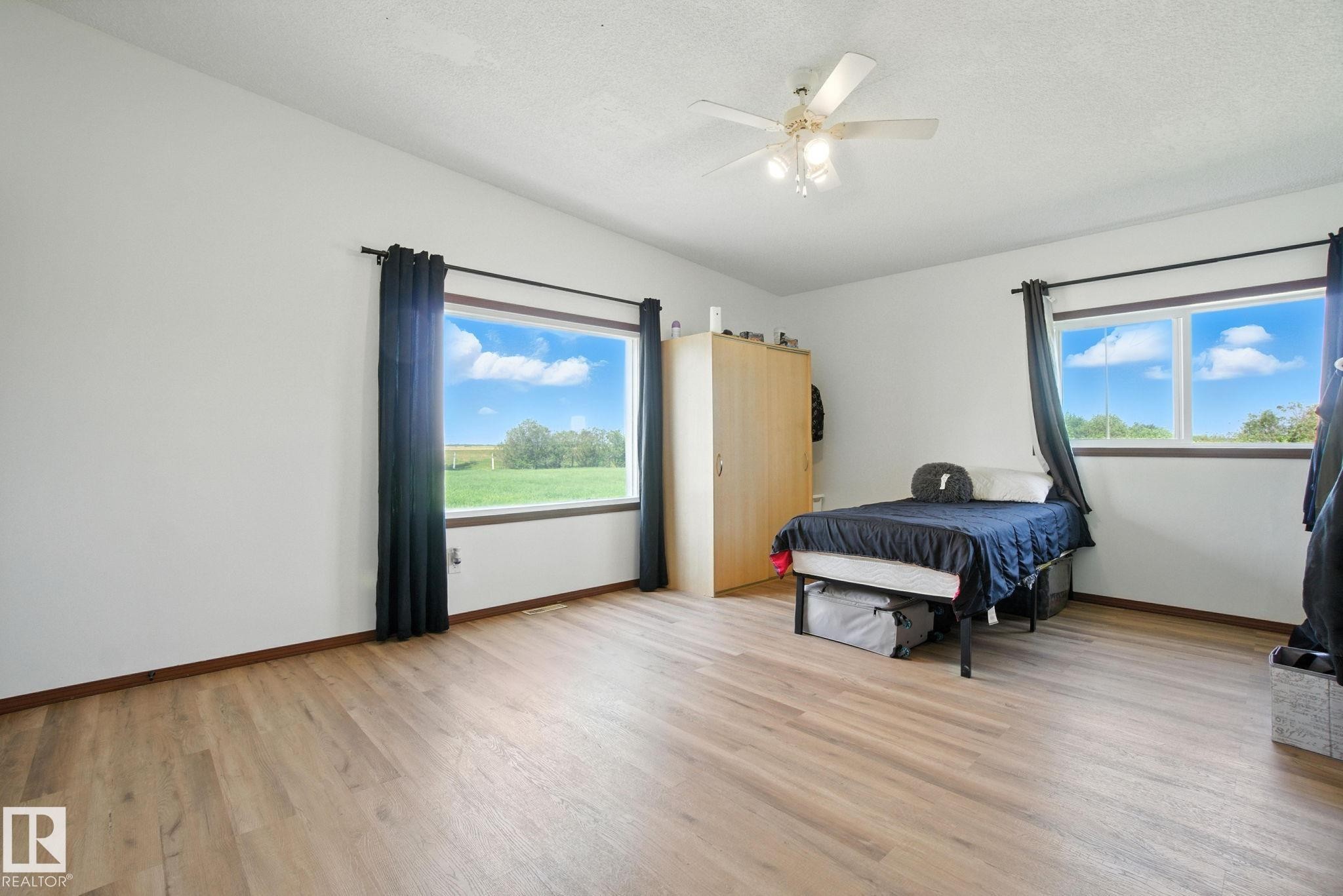 51019 Rge Road 273, Rural Parkland County, AB - Indoor Photo Showing Bedroom