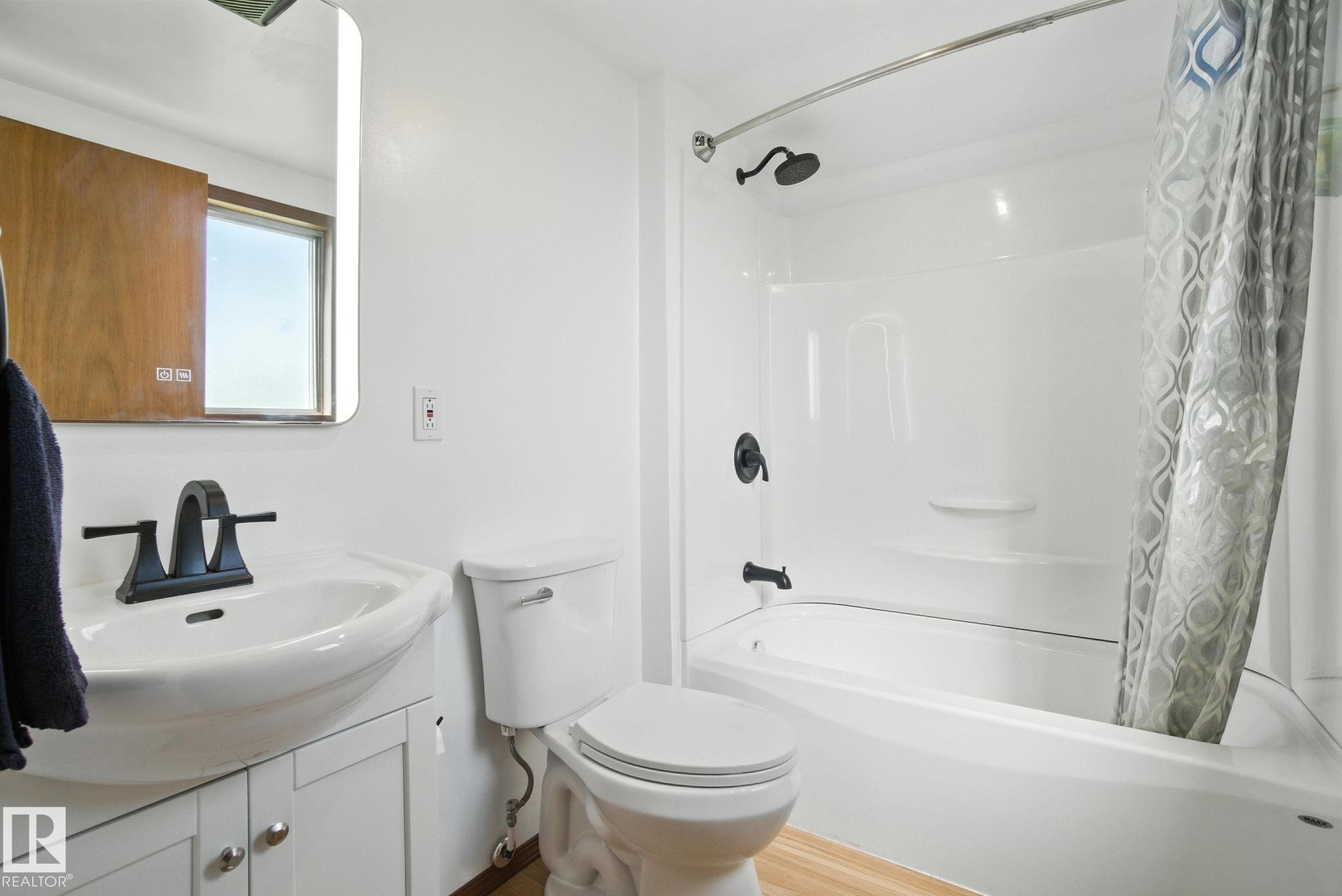 51019 Rge Road 273, Rural Parkland County, AB - Indoor Photo Showing Bathroom