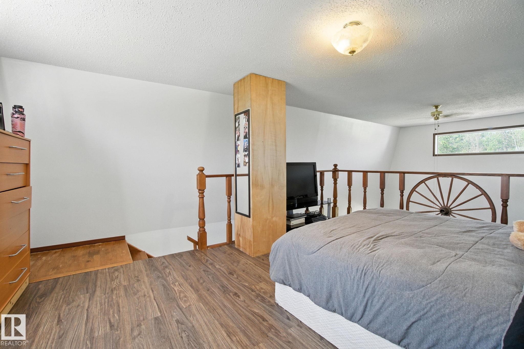 51019 Rge Road 273, Rural Parkland County, AB - Indoor Photo Showing Bedroom