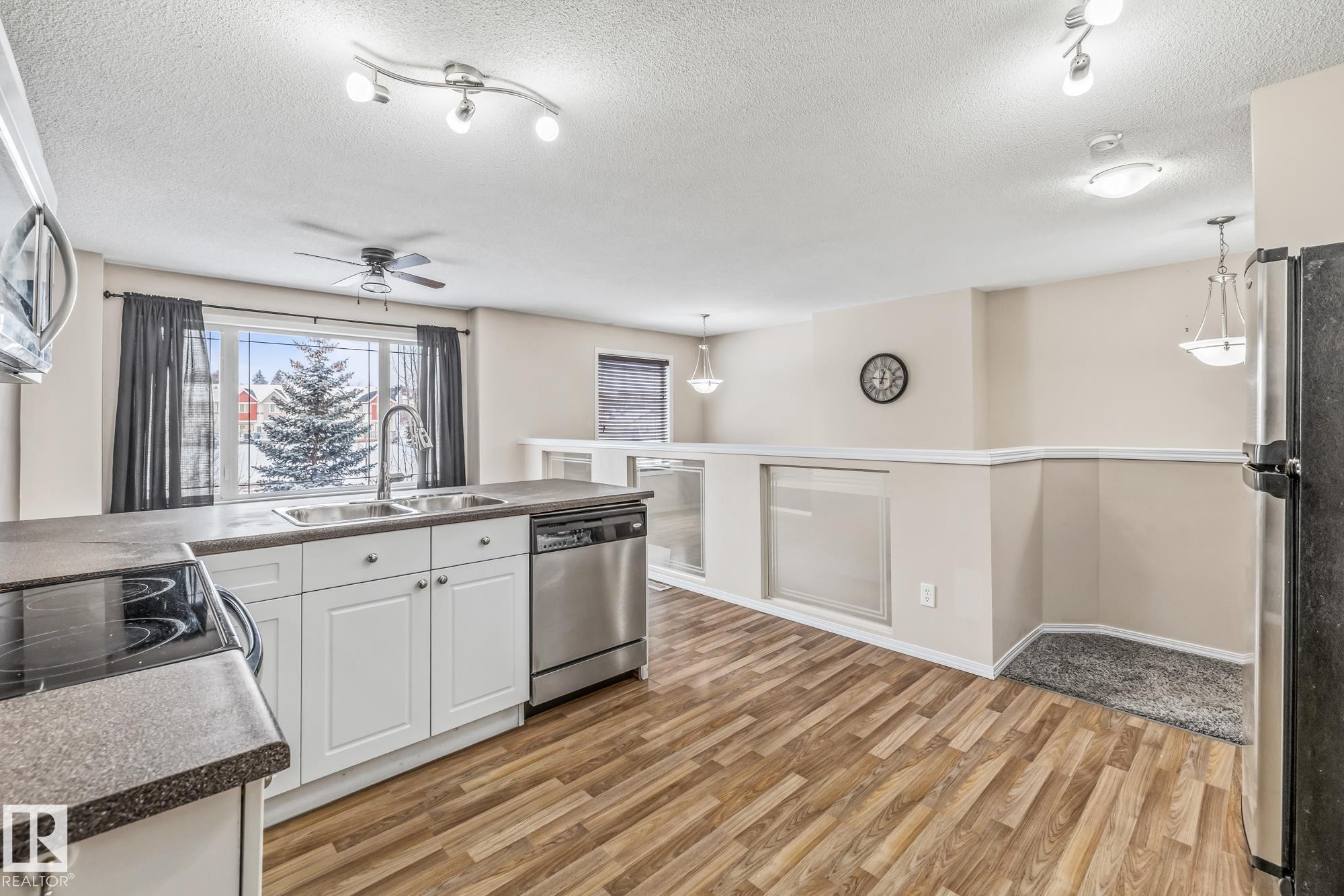 1421 Hermitage Road, Edmonton, AB - Indoor Photo Showing Kitchen With Stainless Steel Kitchen With Double Sink