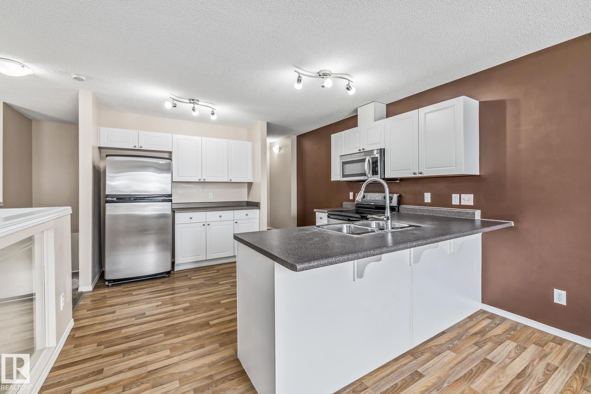 1421 Hermitage Road, Edmonton, AB - Indoor Photo Showing Kitchen With Stainless Steel Kitchen With Double Sink