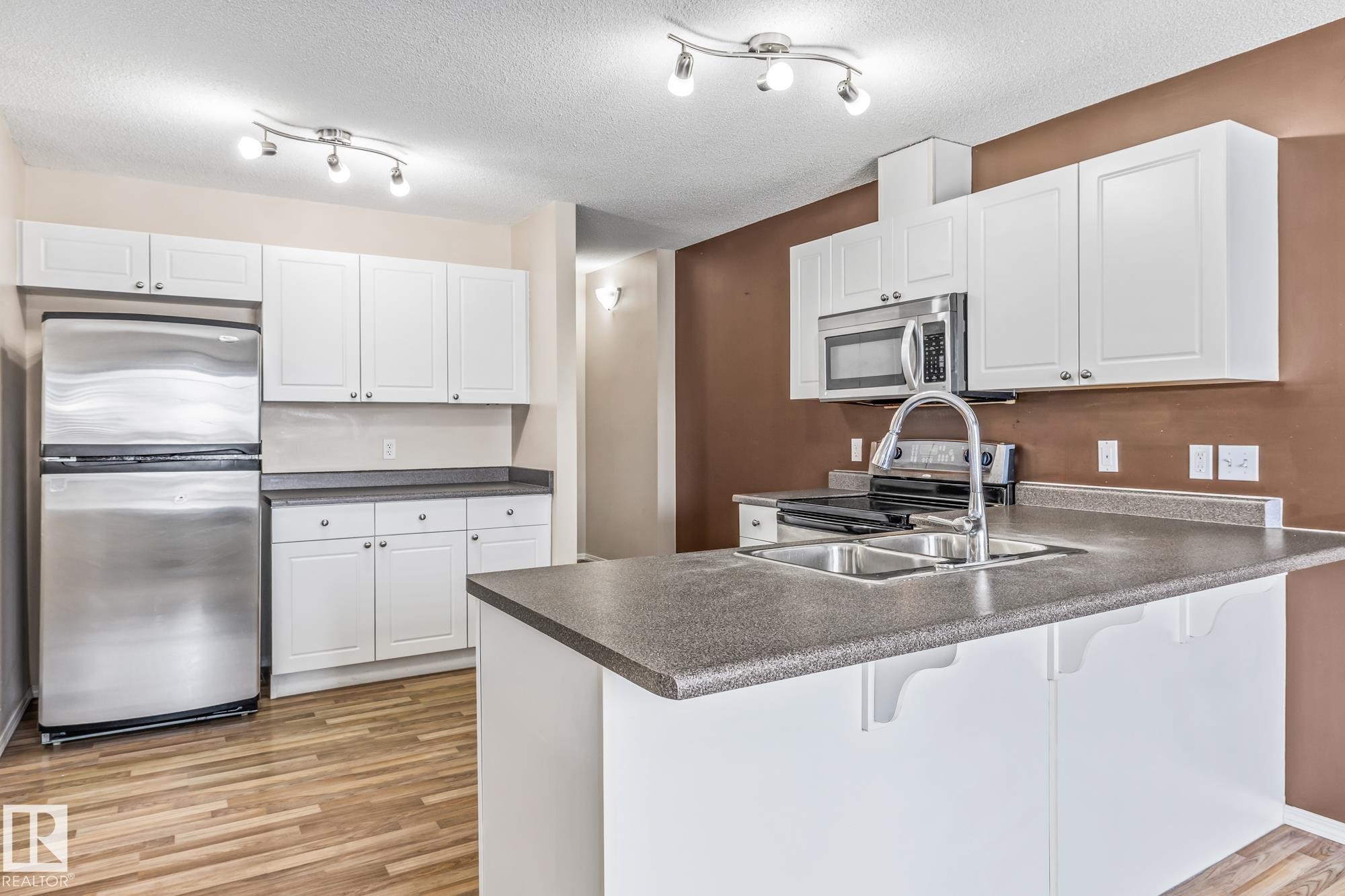1421 Hermitage Road, Edmonton, AB - Indoor Photo Showing Kitchen With Stainless Steel Kitchen With Double Sink