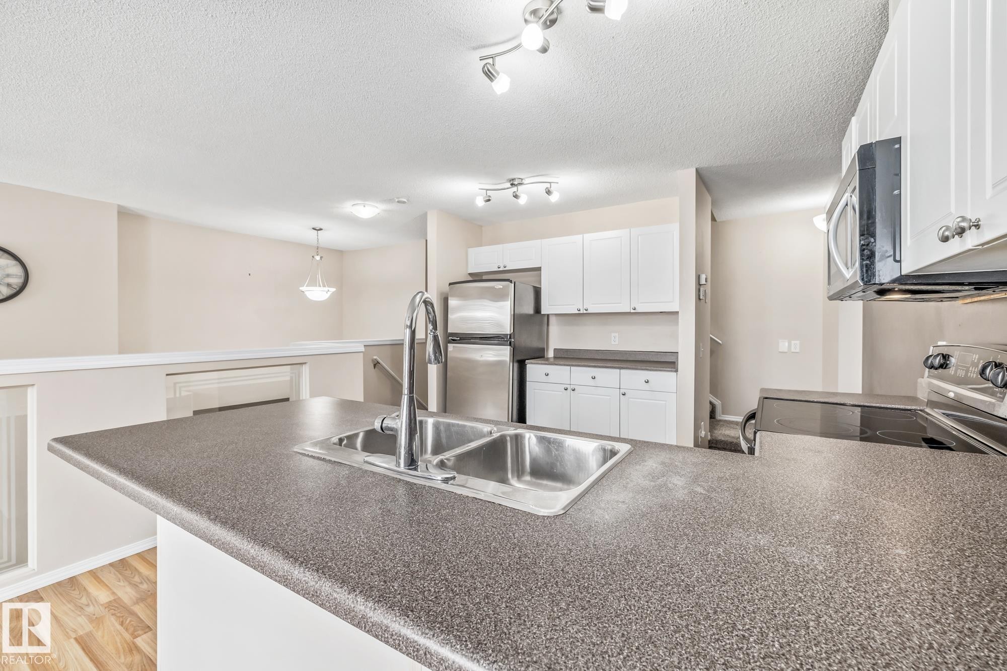 1421 Hermitage Road, Edmonton, AB - Indoor Photo Showing Kitchen With Double Sink
