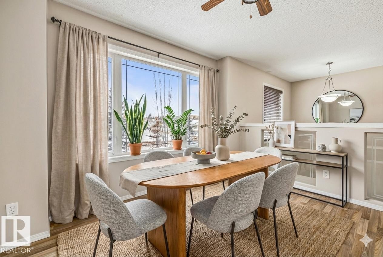 1421 Hermitage Road, Edmonton, AB - Indoor Photo Showing Dining Room