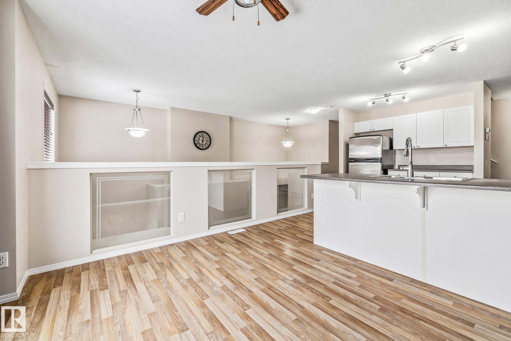 1421 Hermitage Road, Edmonton, AB - Indoor Photo Showing Kitchen