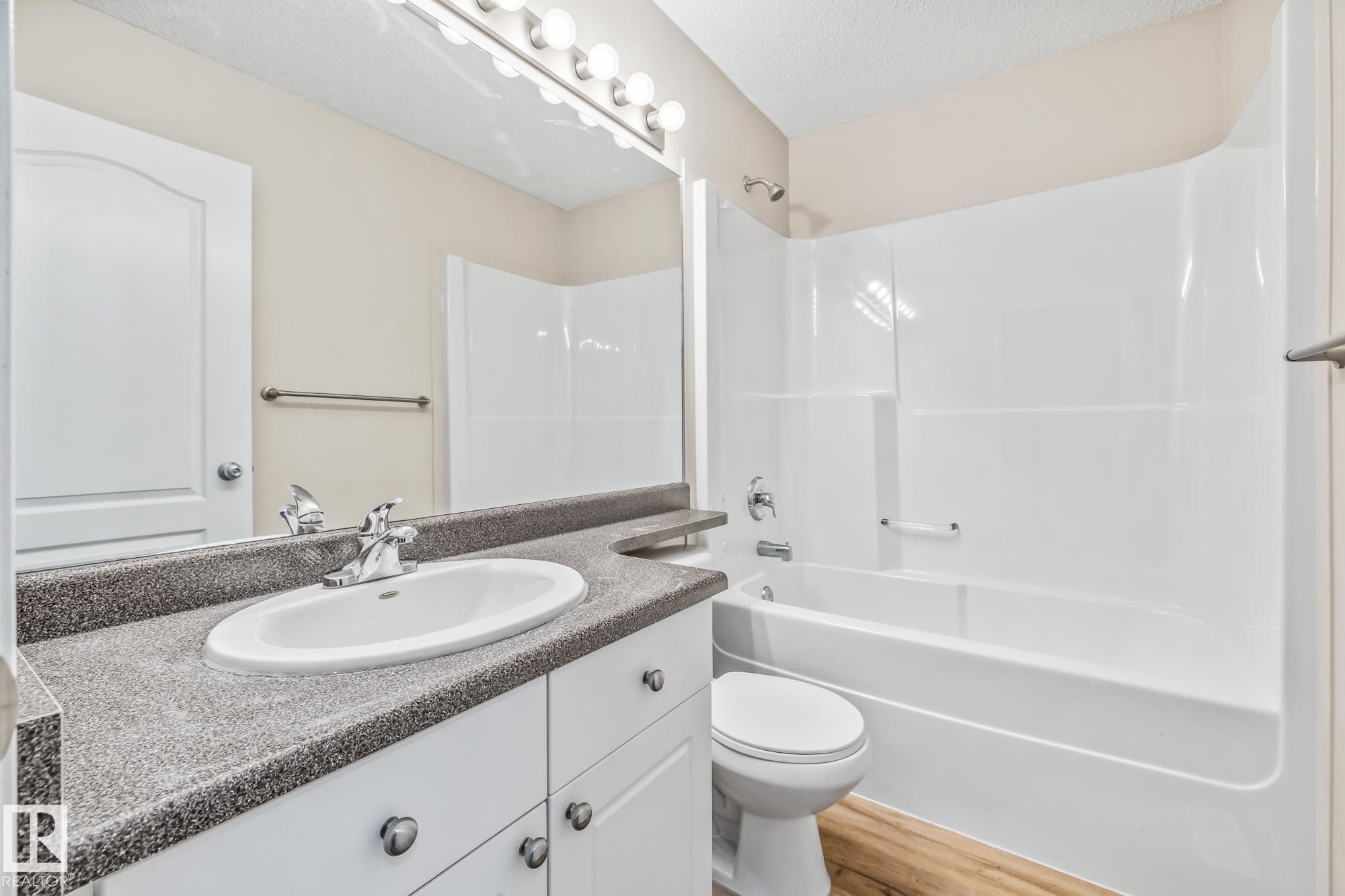 1421 Hermitage Road, Edmonton, AB - Indoor Photo Showing Bathroom