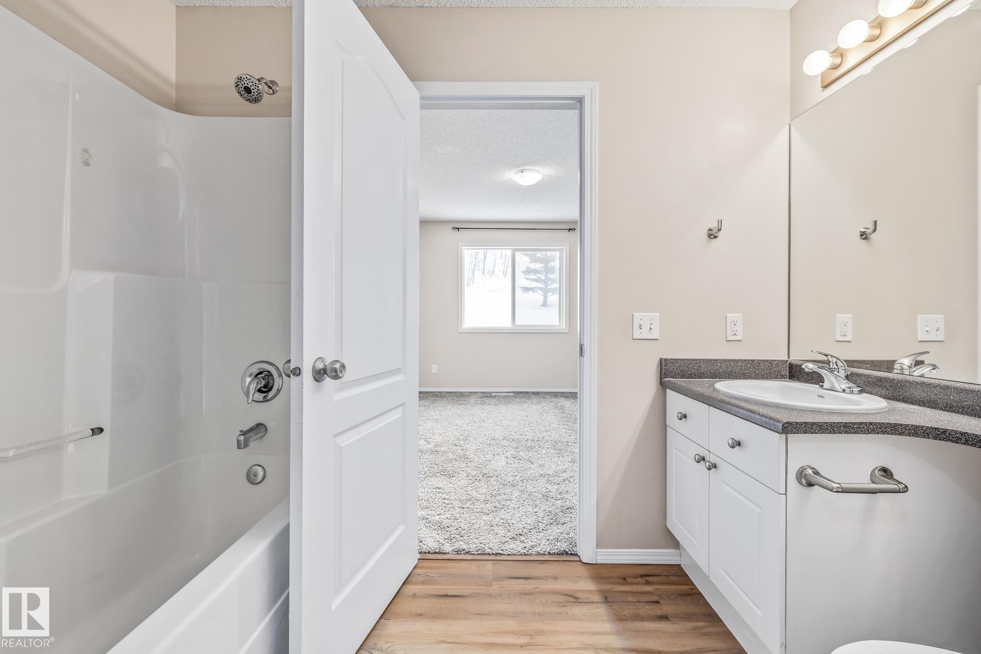 1421 Hermitage Road, Edmonton, AB - Indoor Photo Showing Bathroom