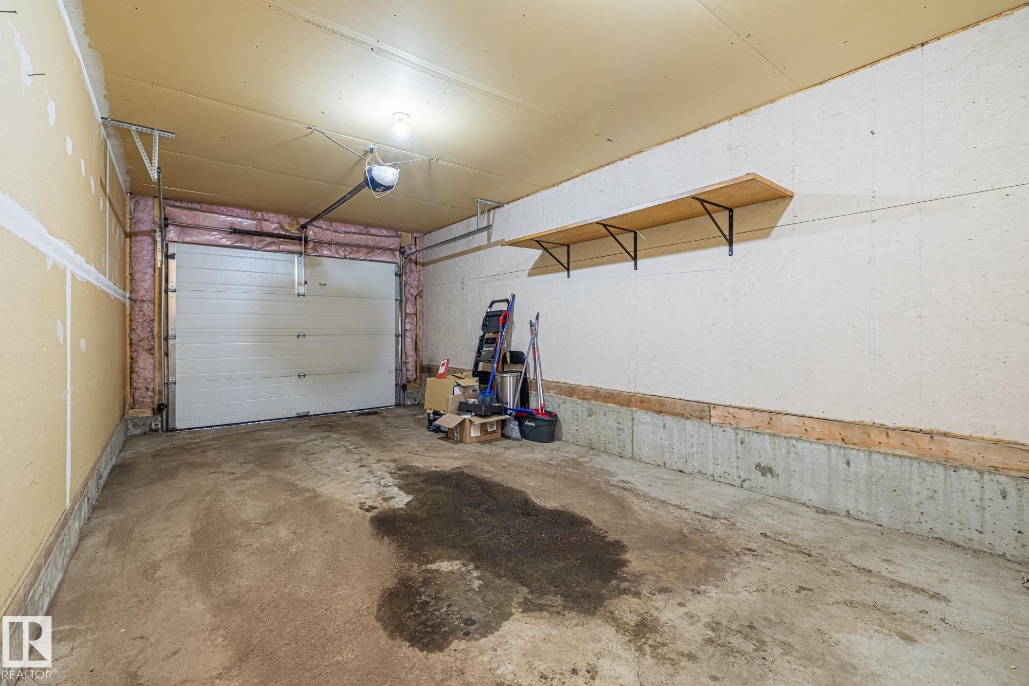 1421 Hermitage Road, Edmonton, AB - Indoor Photo Showing Garage