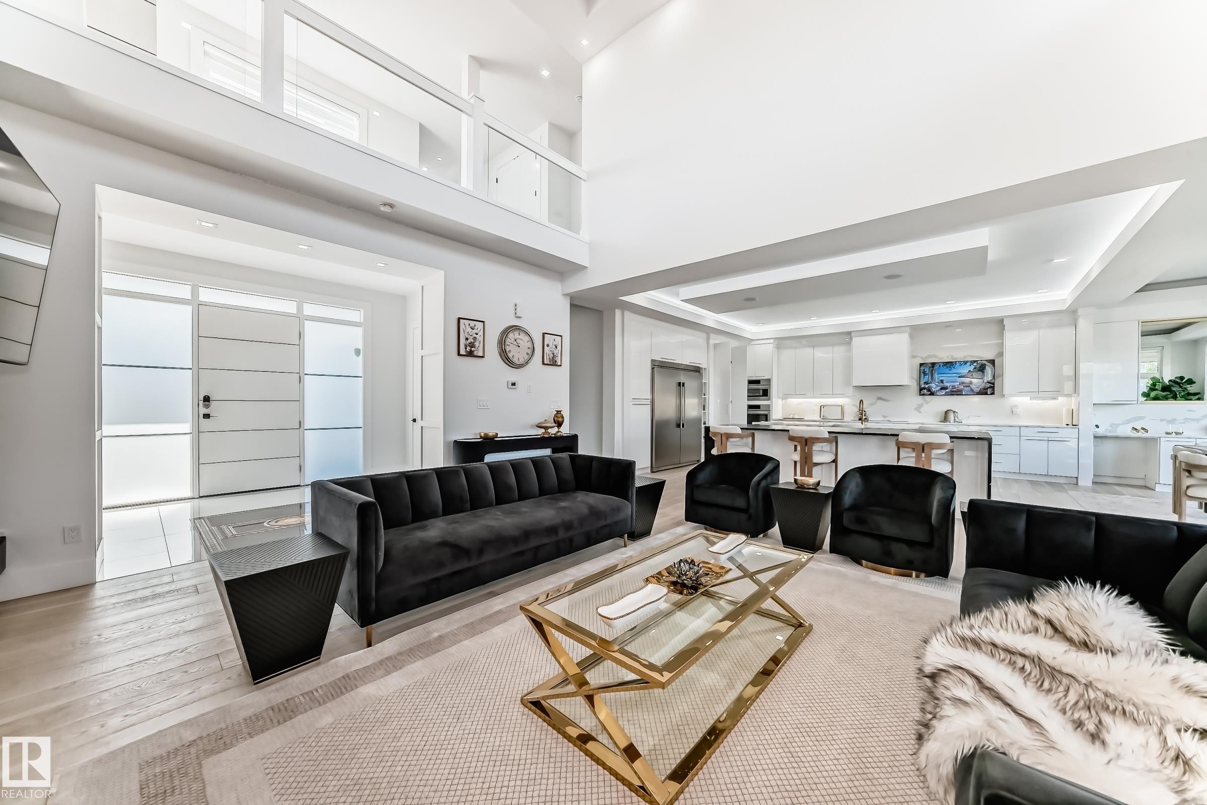 2747 Wheaton Drive, Edmonton, AB - Indoor Photo Showing Living Room