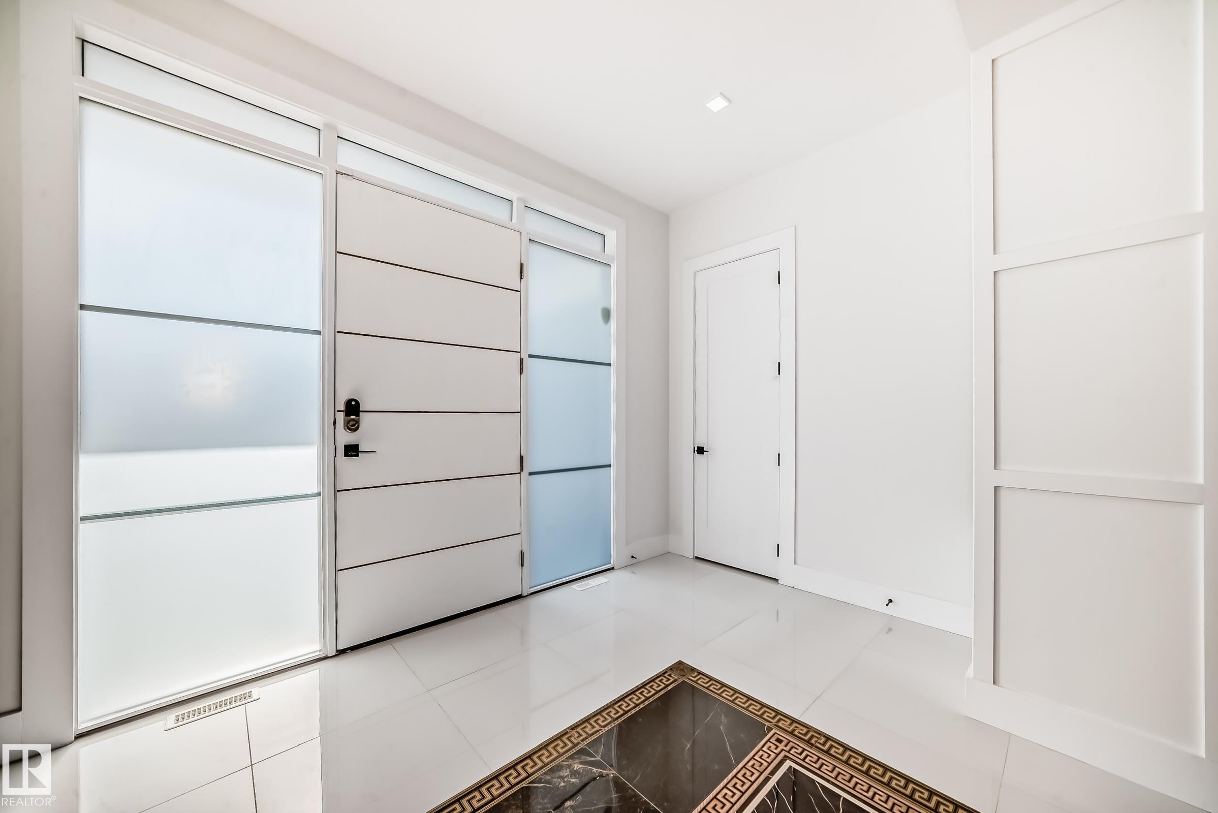 2747 Wheaton Drive, Edmonton, AB - Indoor Photo Showing Other Room