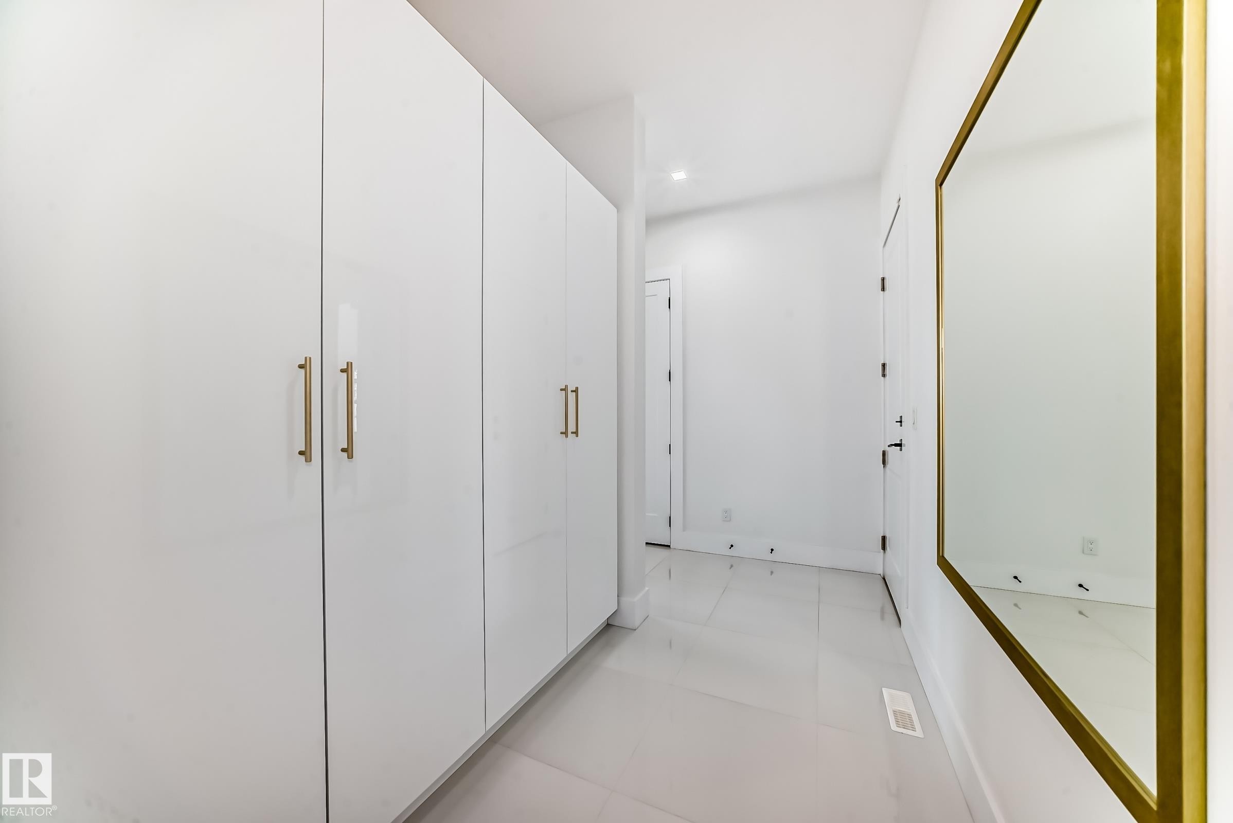 2747 Wheaton Drive, Edmonton, AB - Indoor Photo Showing Other Room