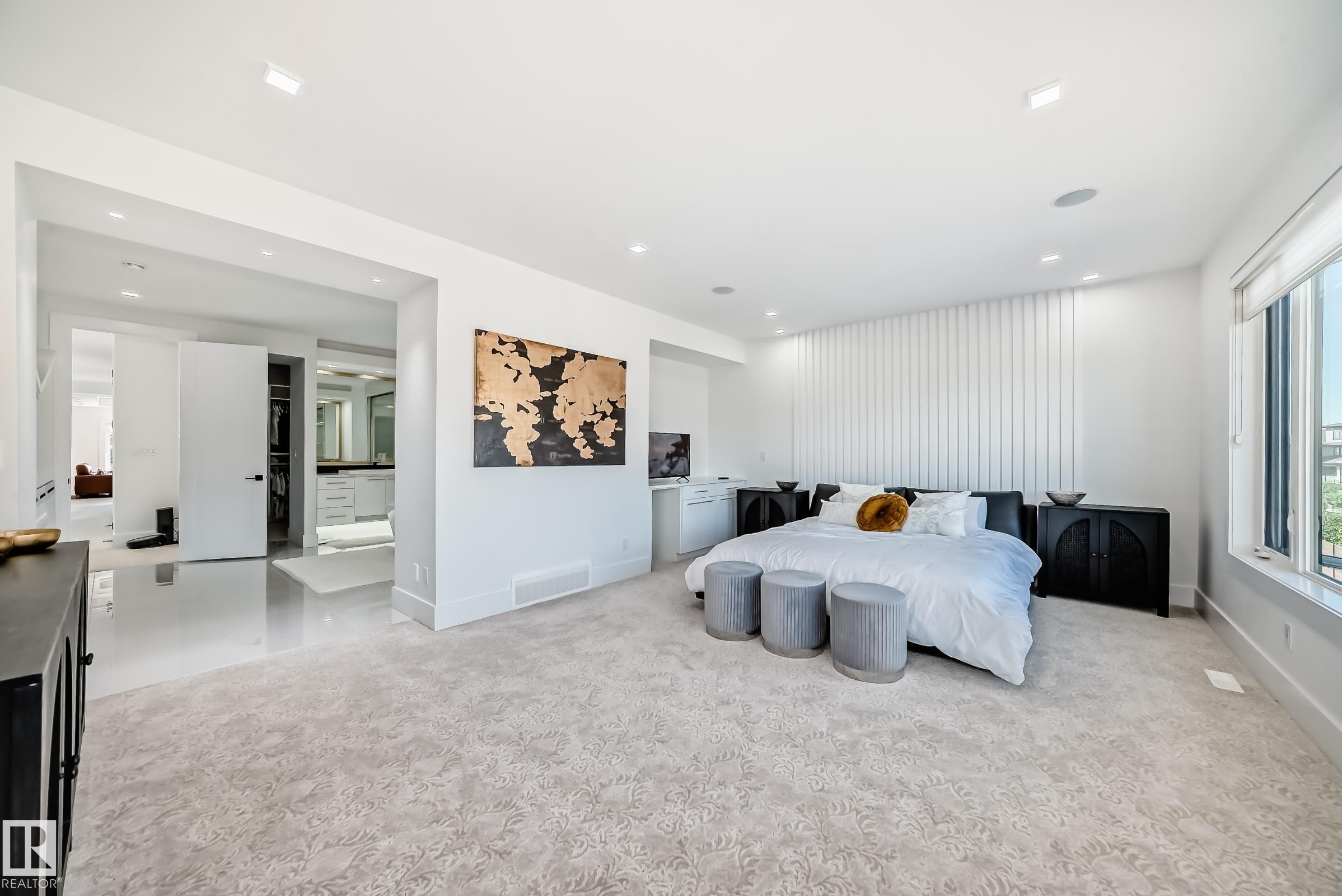 2747 Wheaton Drive, Edmonton, AB - Indoor Photo Showing Bedroom