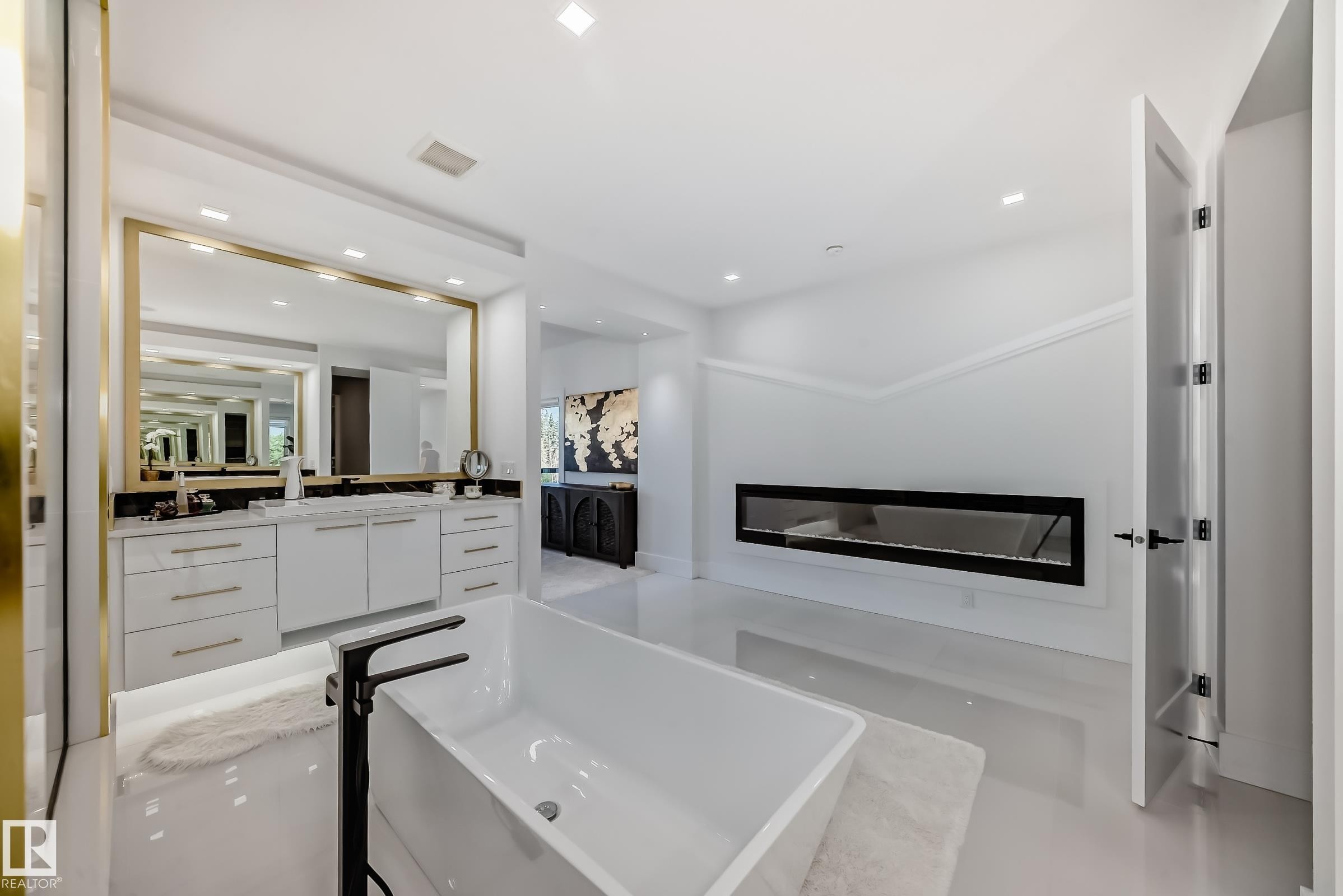 2747 Wheaton Drive, Edmonton, AB - Indoor With Fireplace