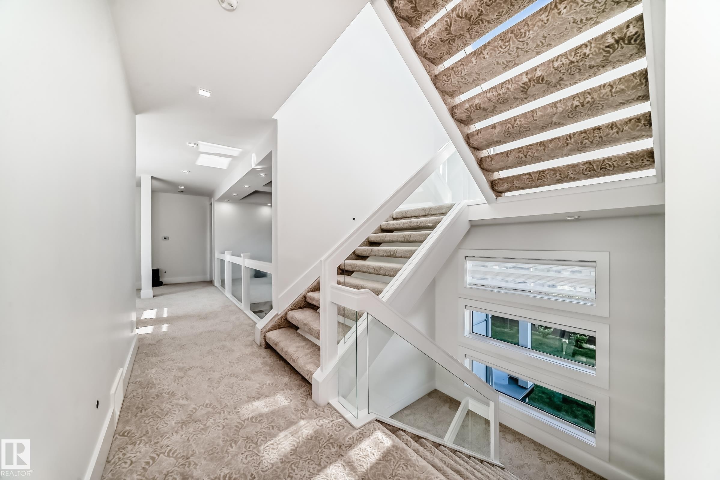 2747 Wheaton Drive, Edmonton, AB - Indoor Photo Showing Other Room