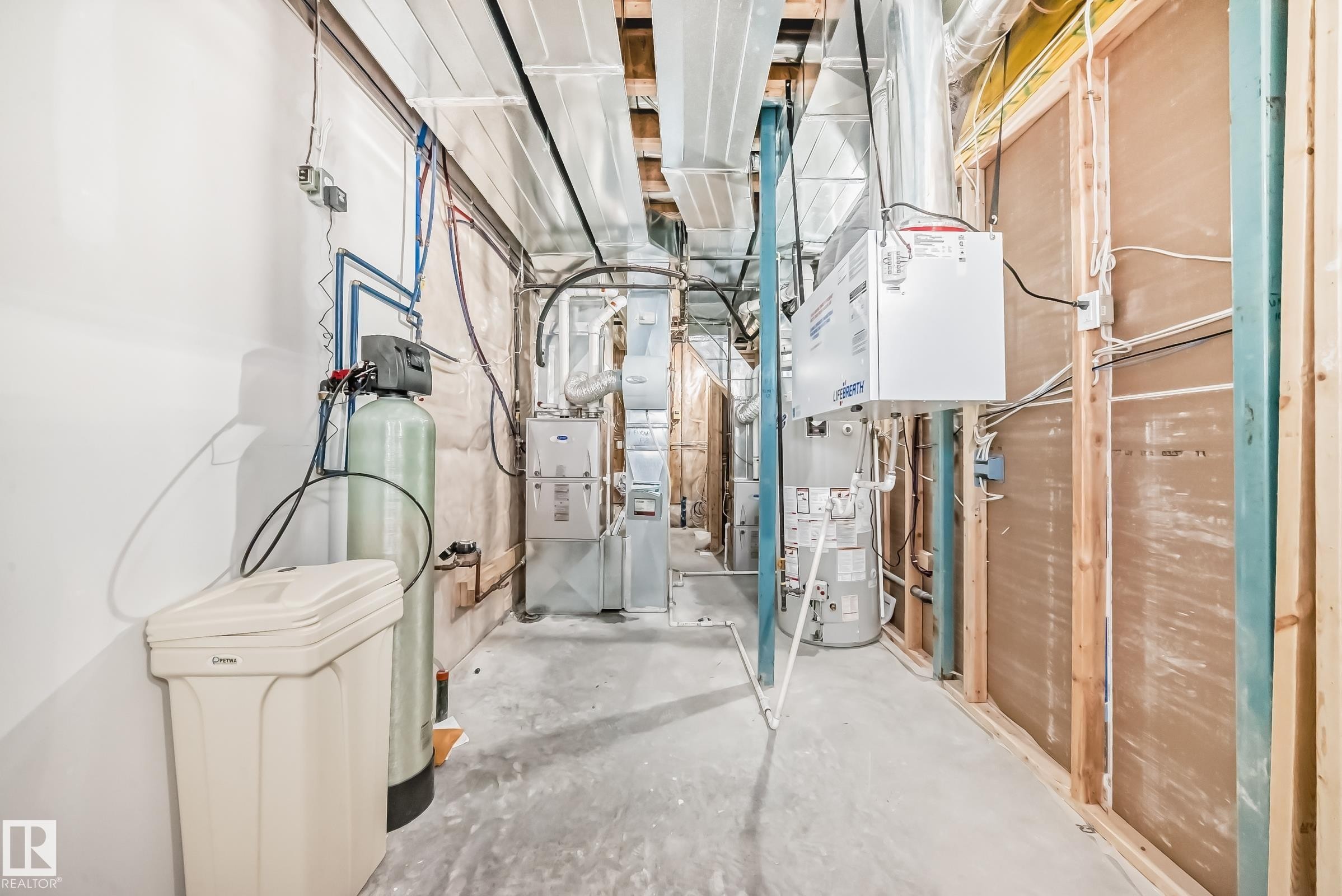 2747 Wheaton Drive, Edmonton, AB - Indoor Photo Showing Basement