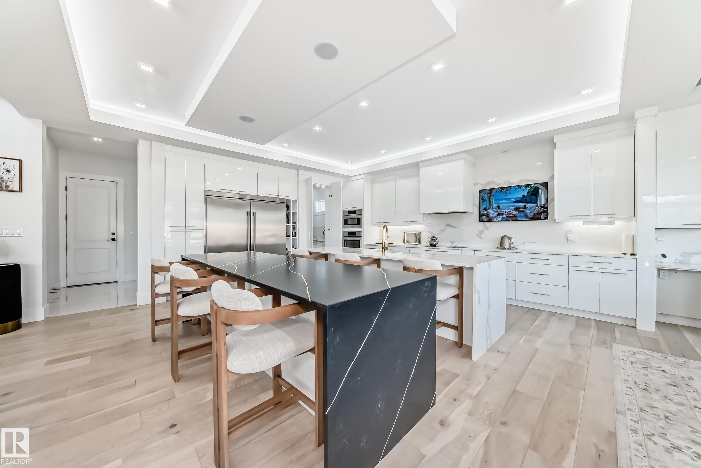 2747 Wheaton Drive, Edmonton, AB - Indoor Photo Showing Kitchen With Upgraded Kitchen