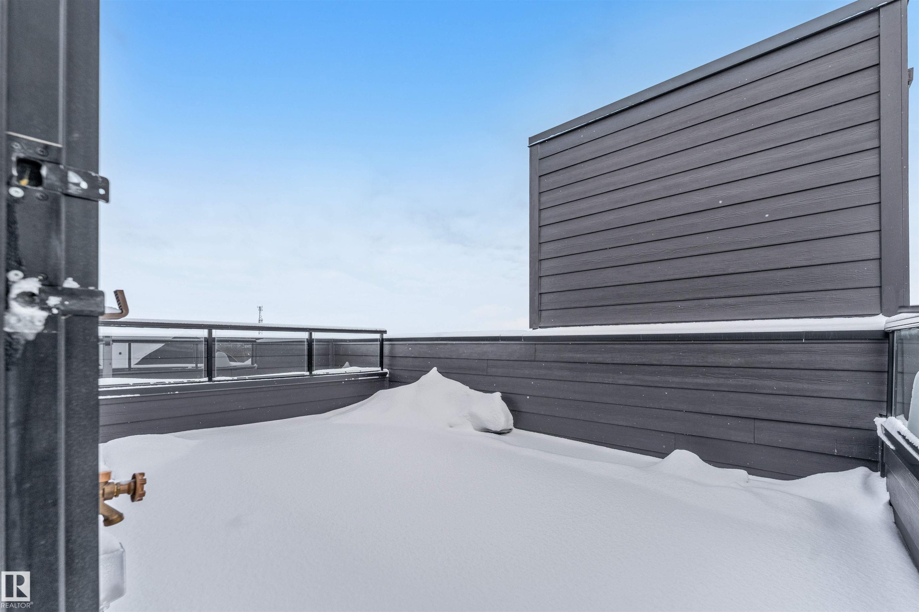 View of yard covered in snow - 77 5 Rondeau Drive, St. Albert, AB - Outdoor With Exterior