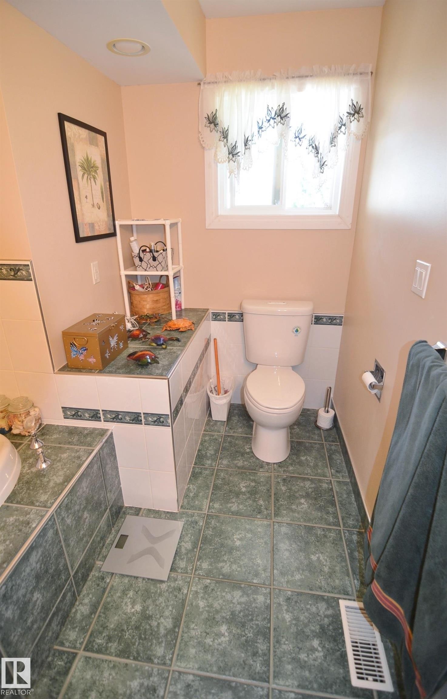59225 Rge Rd 31, Rural Barrhead County, AB - Indoor Photo Showing Bathroom
