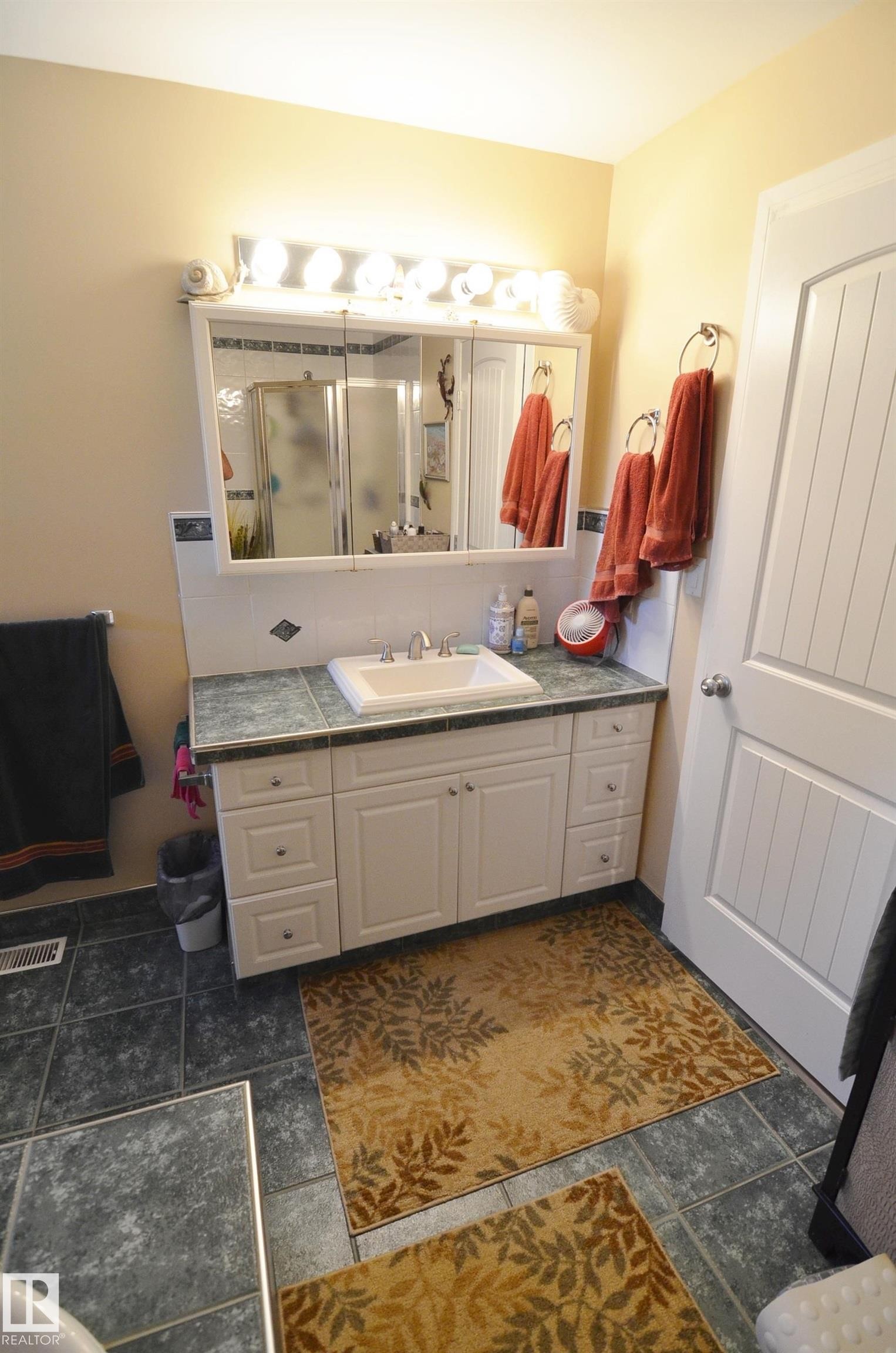 59225 Rge Rd 31, Rural Barrhead County, AB - Indoor Photo Showing Bathroom
