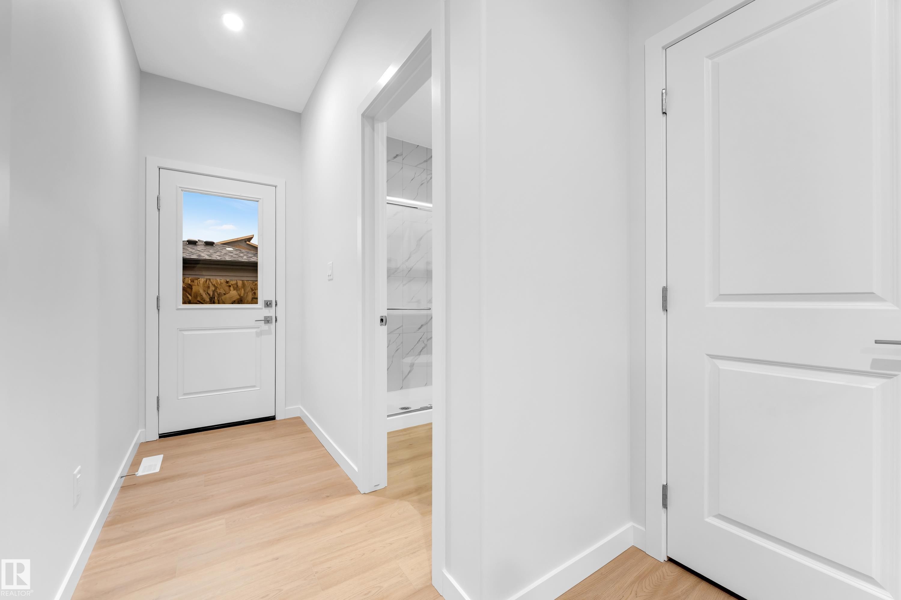 252 24 Street Sw, Edmonton, AB - Indoor Photo Showing Other Room